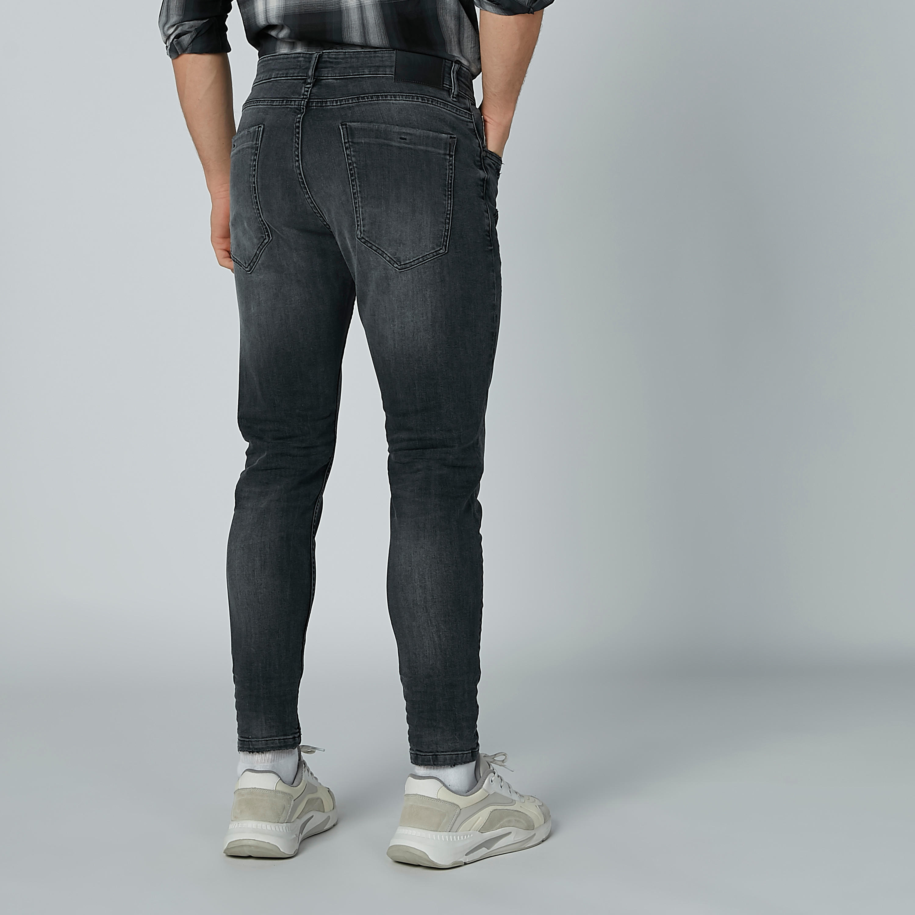 بنطال جينز طويل بجيوب-men-clothing-bottoms-jeans-image-5