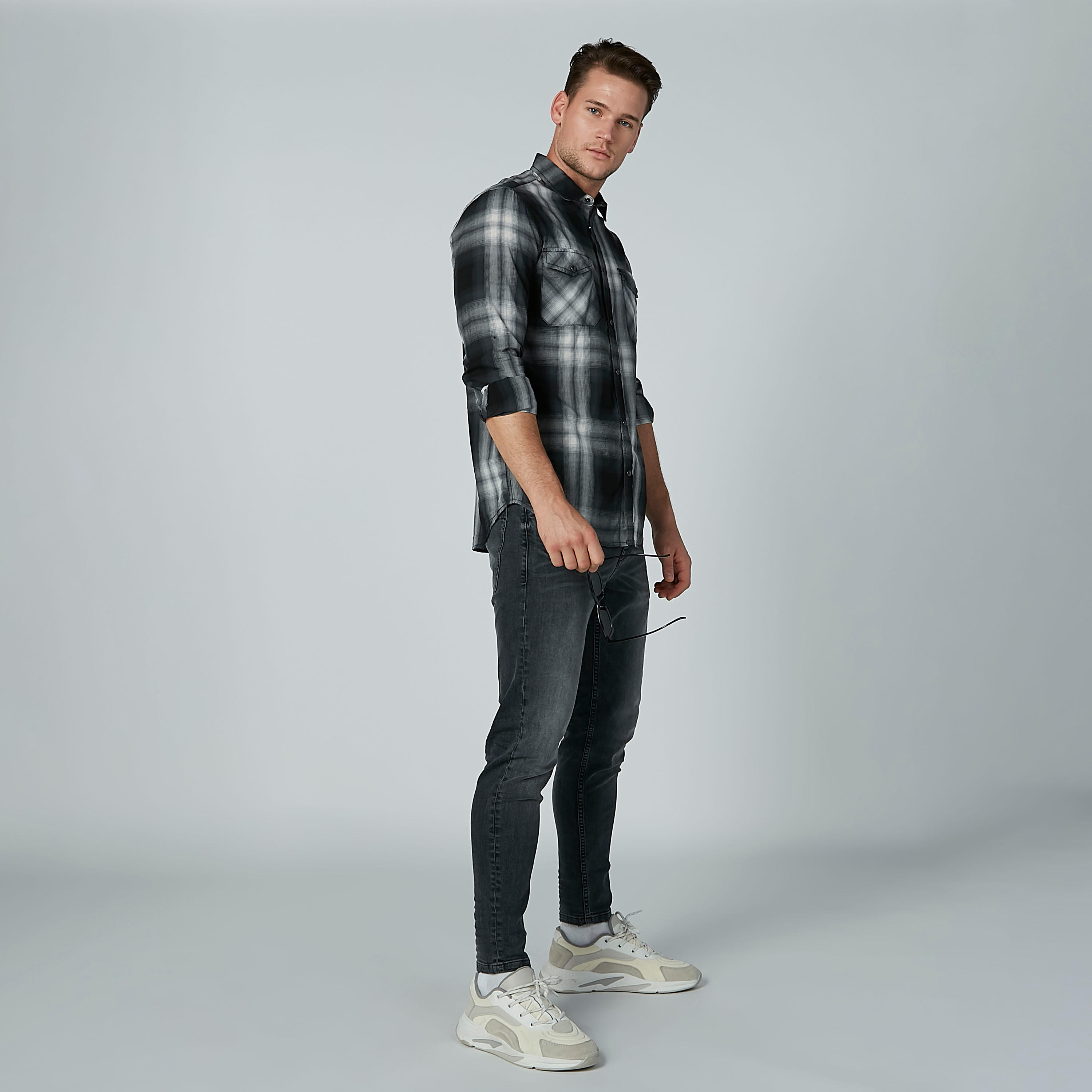 بنطال جينز طويل بجيوب-men-clothing-bottoms-jeans-image-6