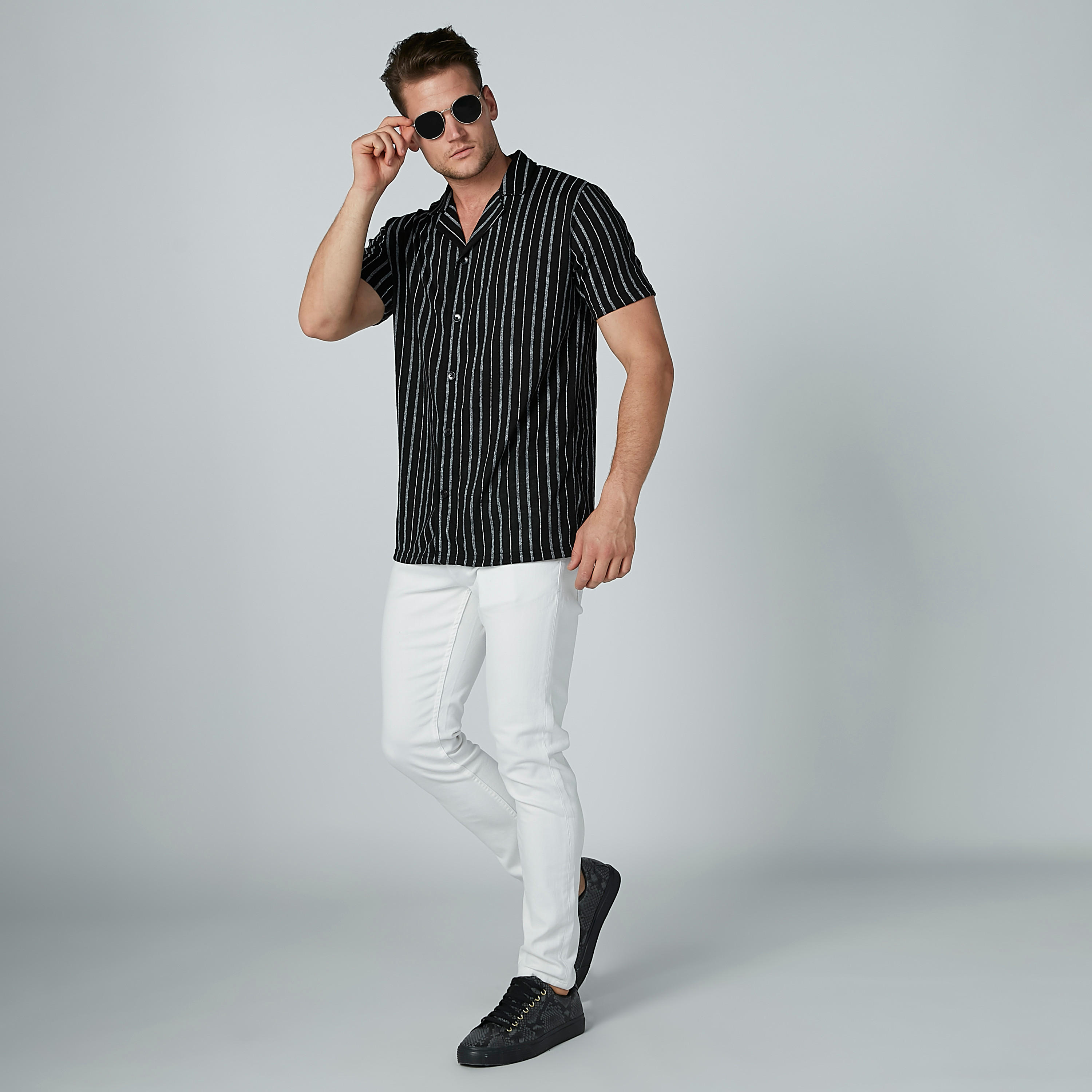 بنطال جينز سادة بجيوب-men-clothing-bottoms-jeans-image-1