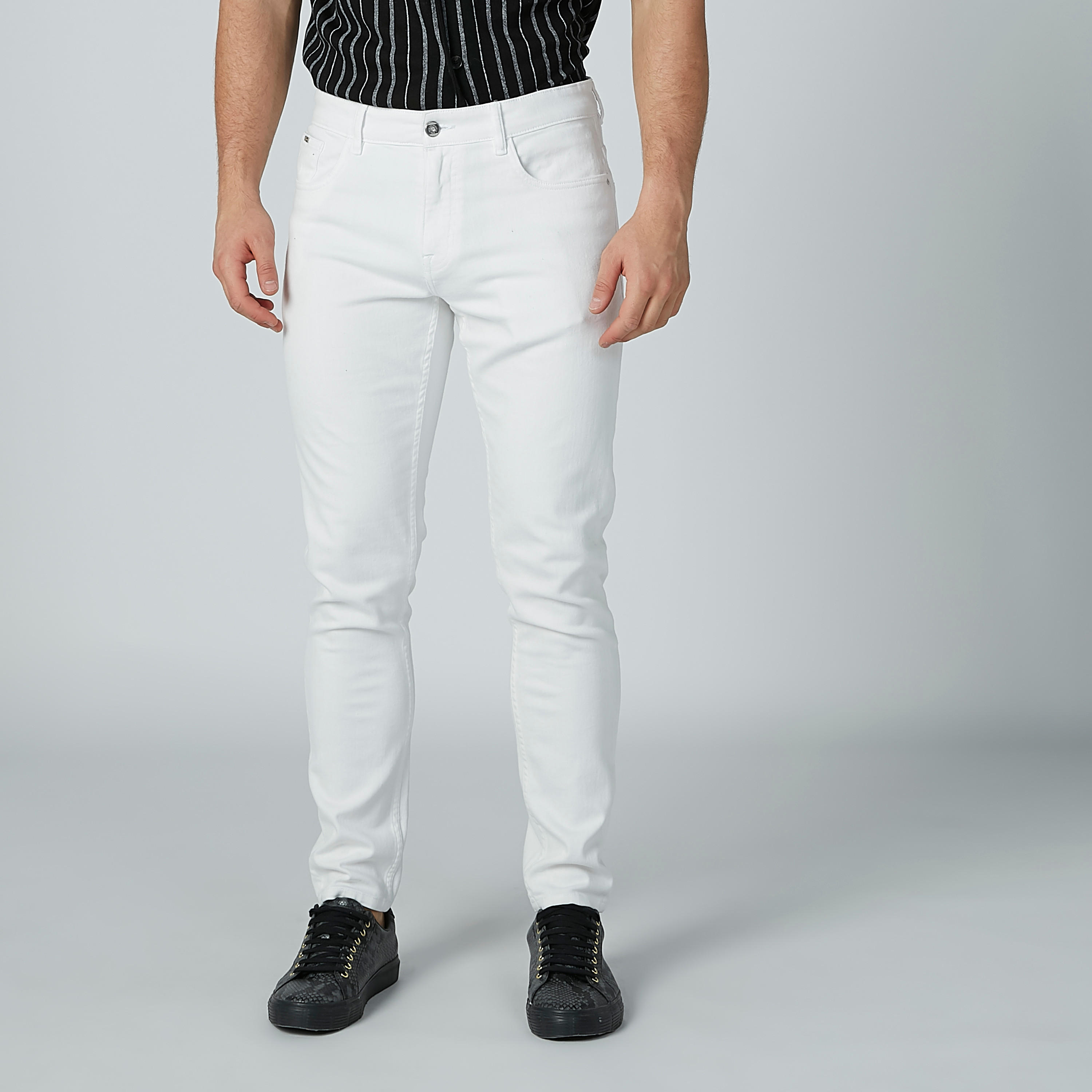 بنطال جينز سادة بجيوب-men-clothing-bottoms-jeans-image-2