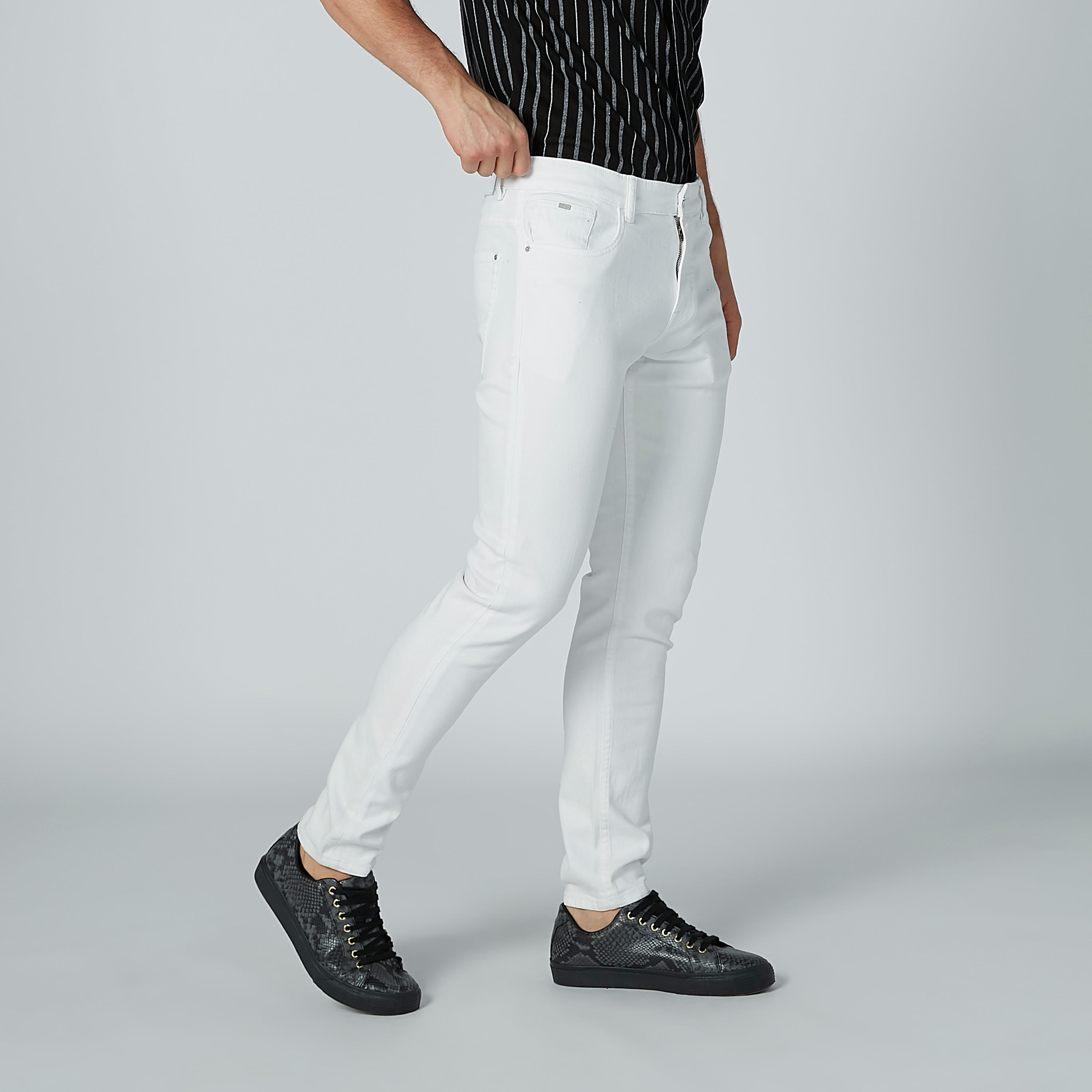 بنطال جينز سادة بجيوب-men-clothing-bottoms-jeans-image-3