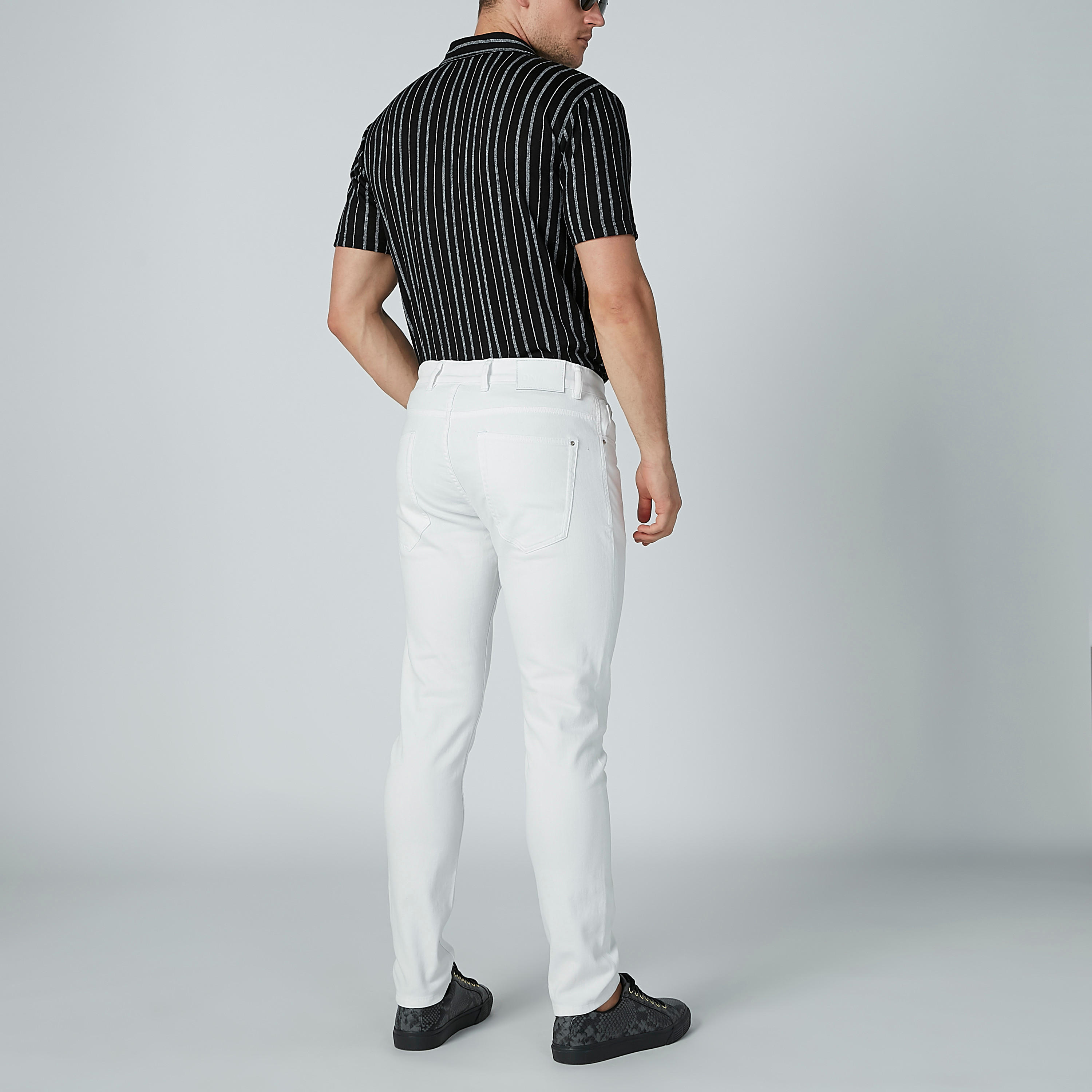 بنطال جينز سادة بجيوب-men-clothing-bottoms-jeans-image-4