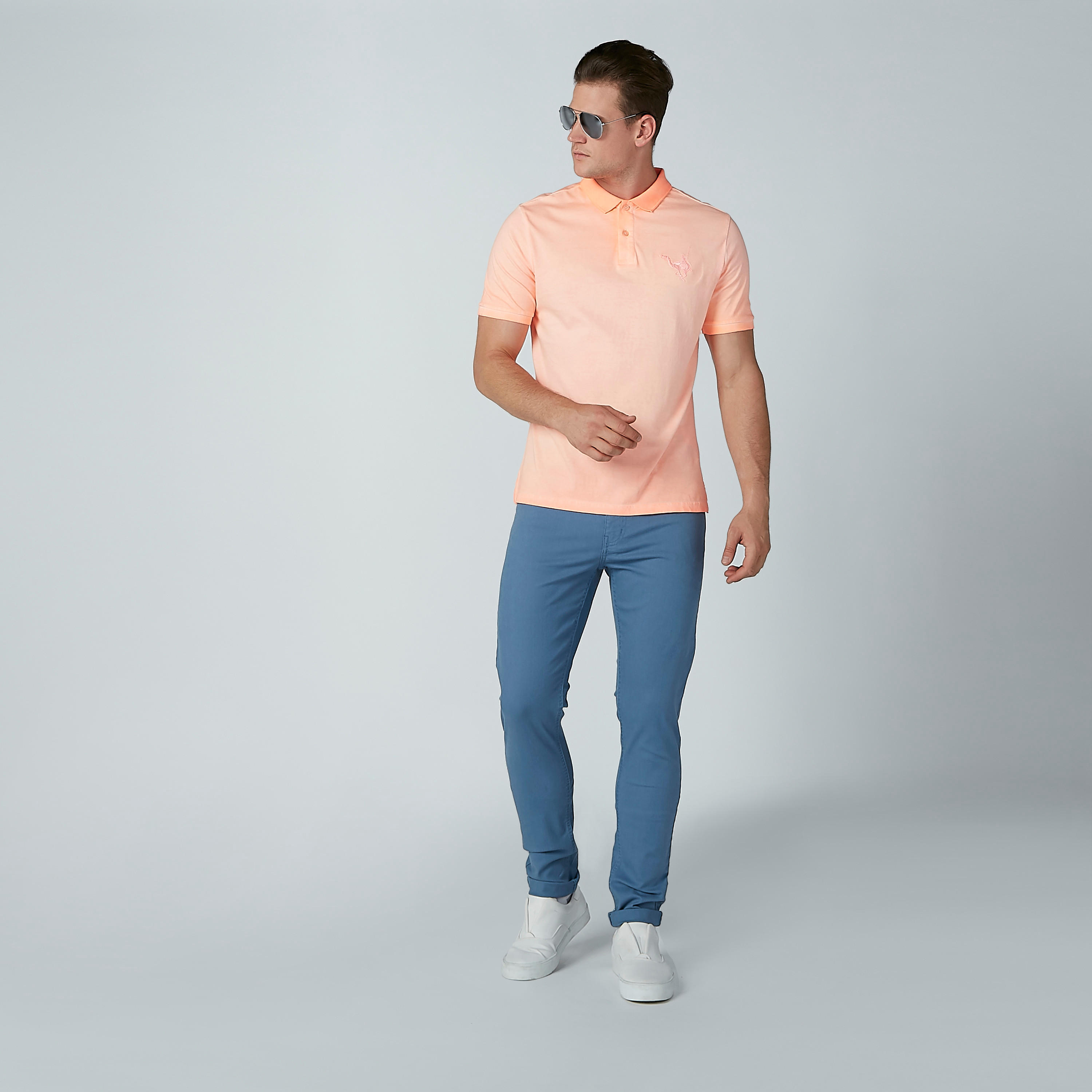 بنطال جينز بخصر متوسط الارتفاع وجيوب-men-clothing-bottoms-jeans-image-2