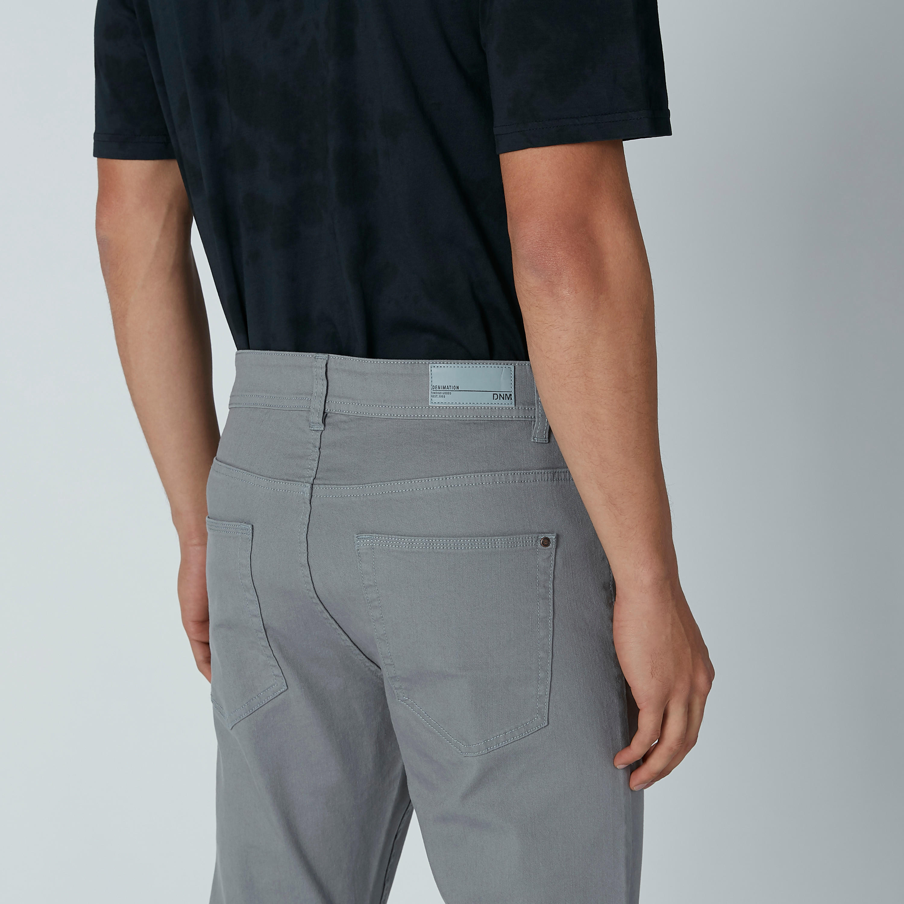 بنطال جينز سادة بقصّة سليم وجيوب-men-clothing-bottoms-jeans-image-6