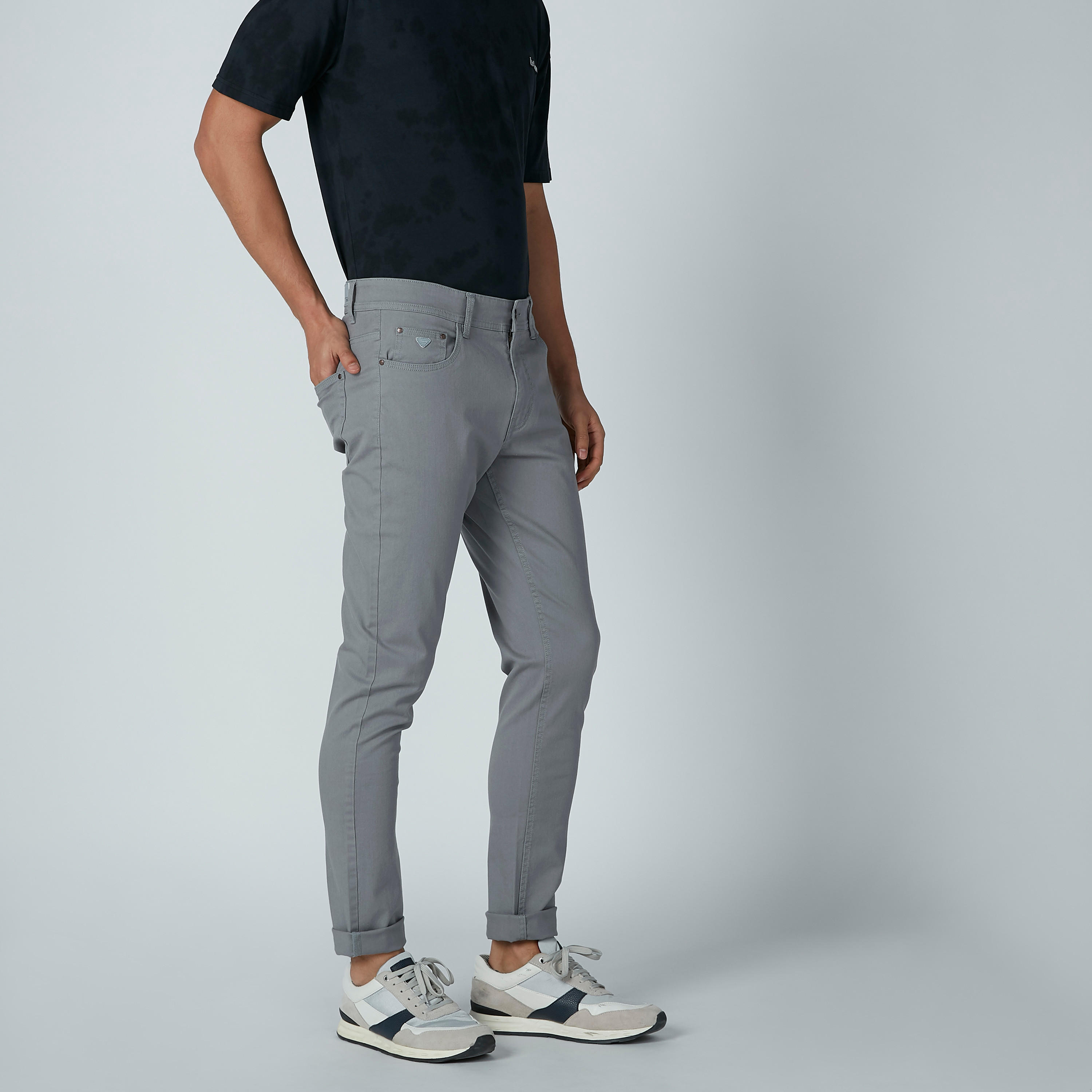 بنطال جينز سادة بقصّة سليم وجيوب-men-clothing-bottoms-jeans-image-3