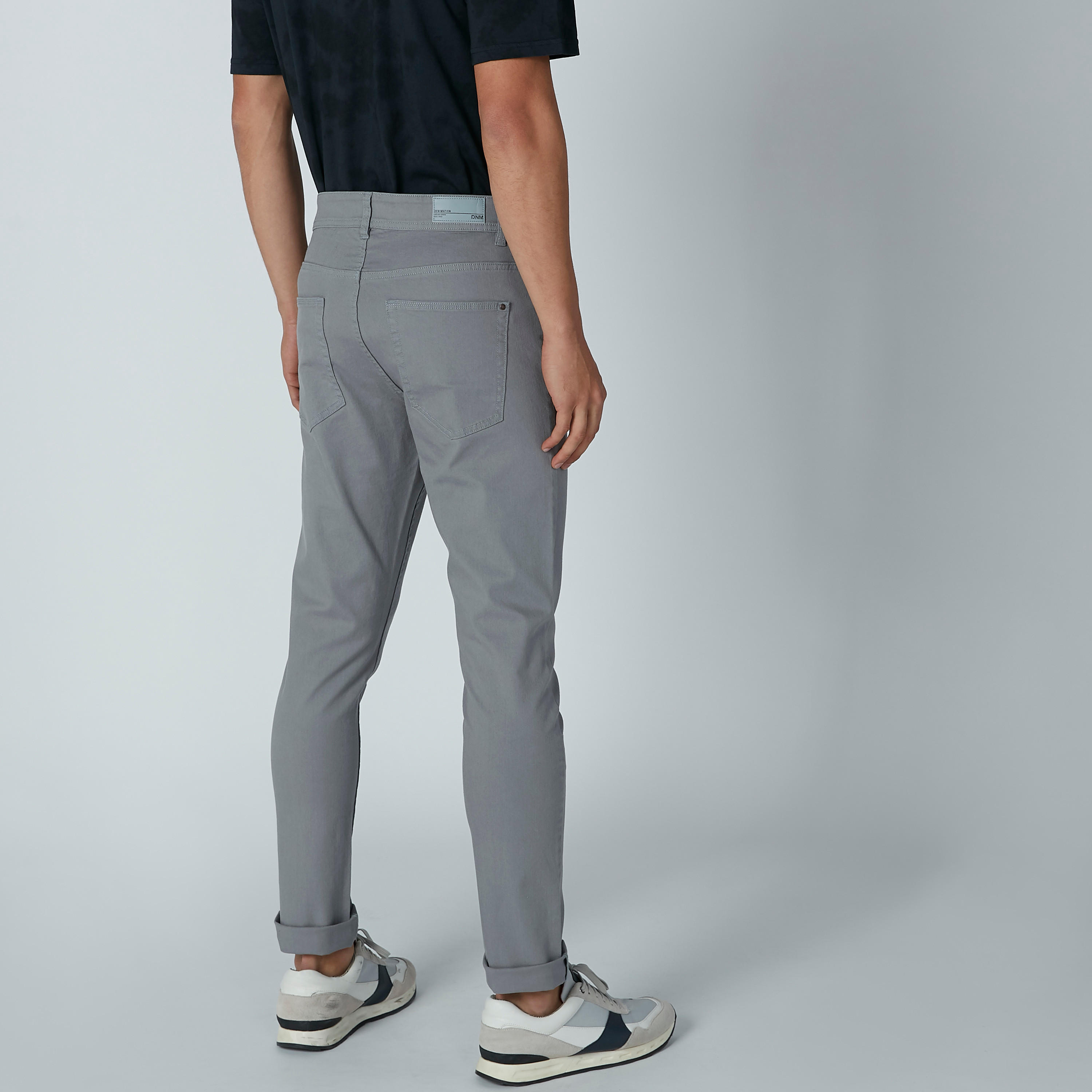 بنطال جينز سادة بقصّة سليم وجيوب-men-clothing-bottoms-jeans-image-4