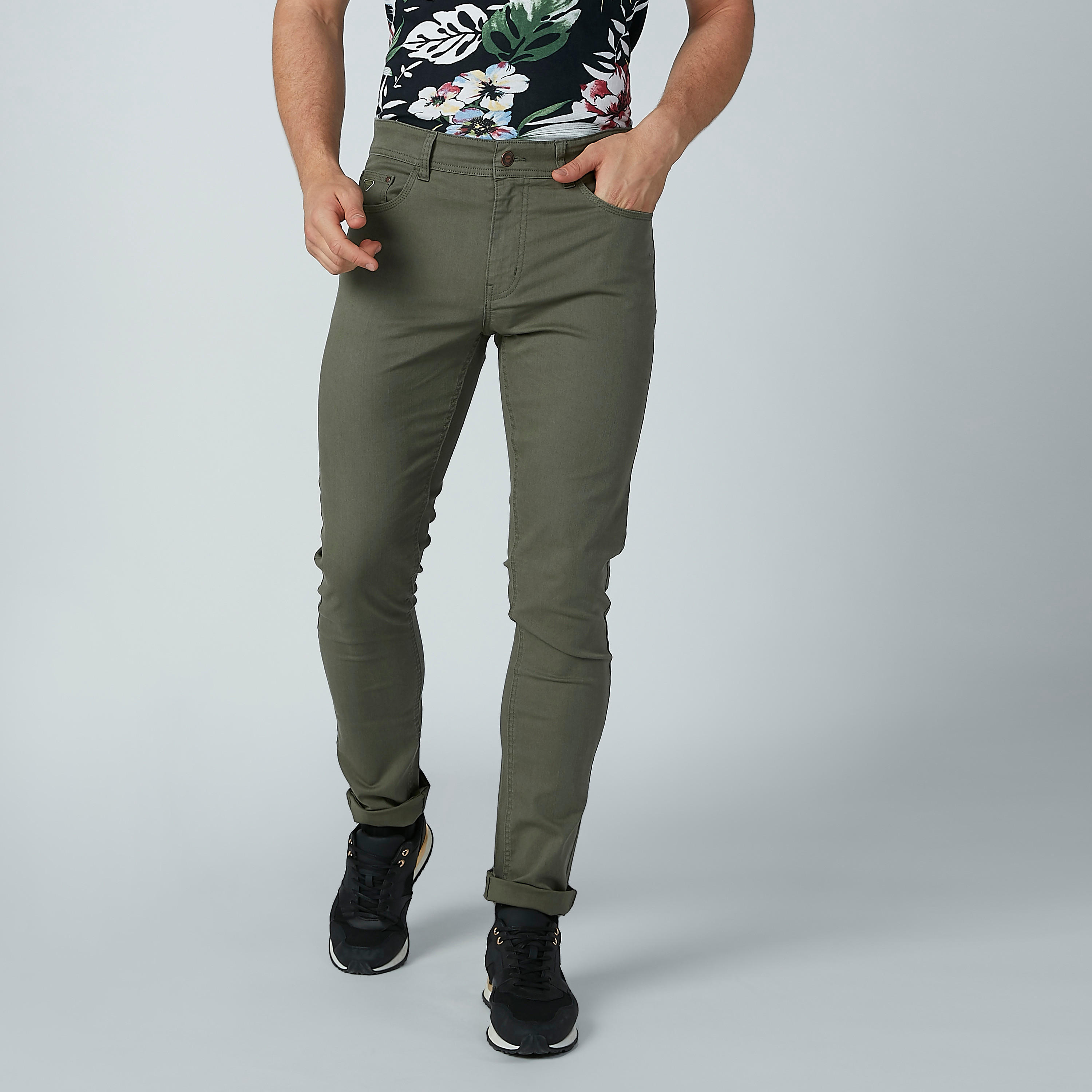 بنطال جينز طويل بخصر متوسط الارتفاع وجيوب-men-clothing-bottoms-jeans-image-1
