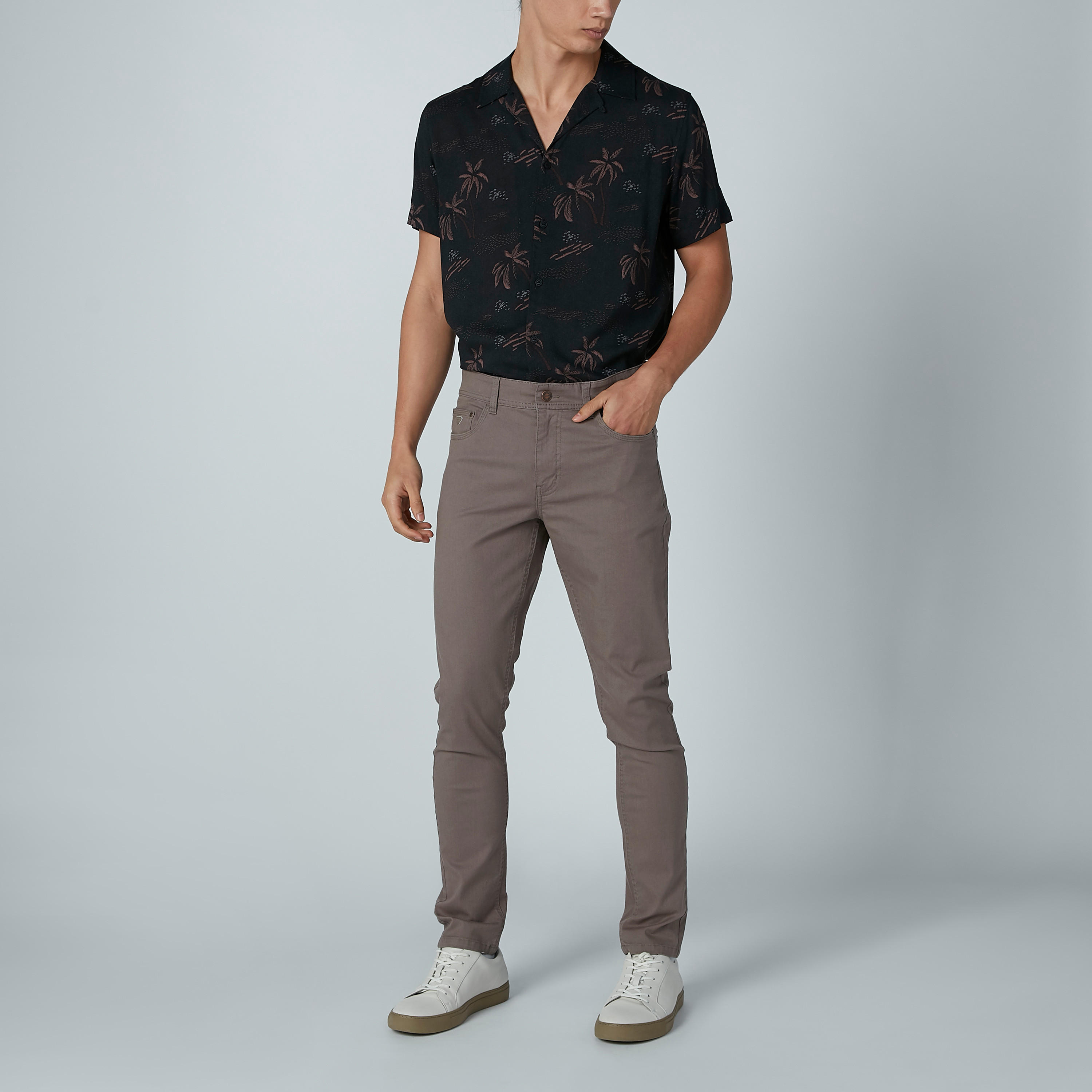 بنطال جينز بقصّة سليم وجيوب-men-clothing-bottoms-jeans-image-3