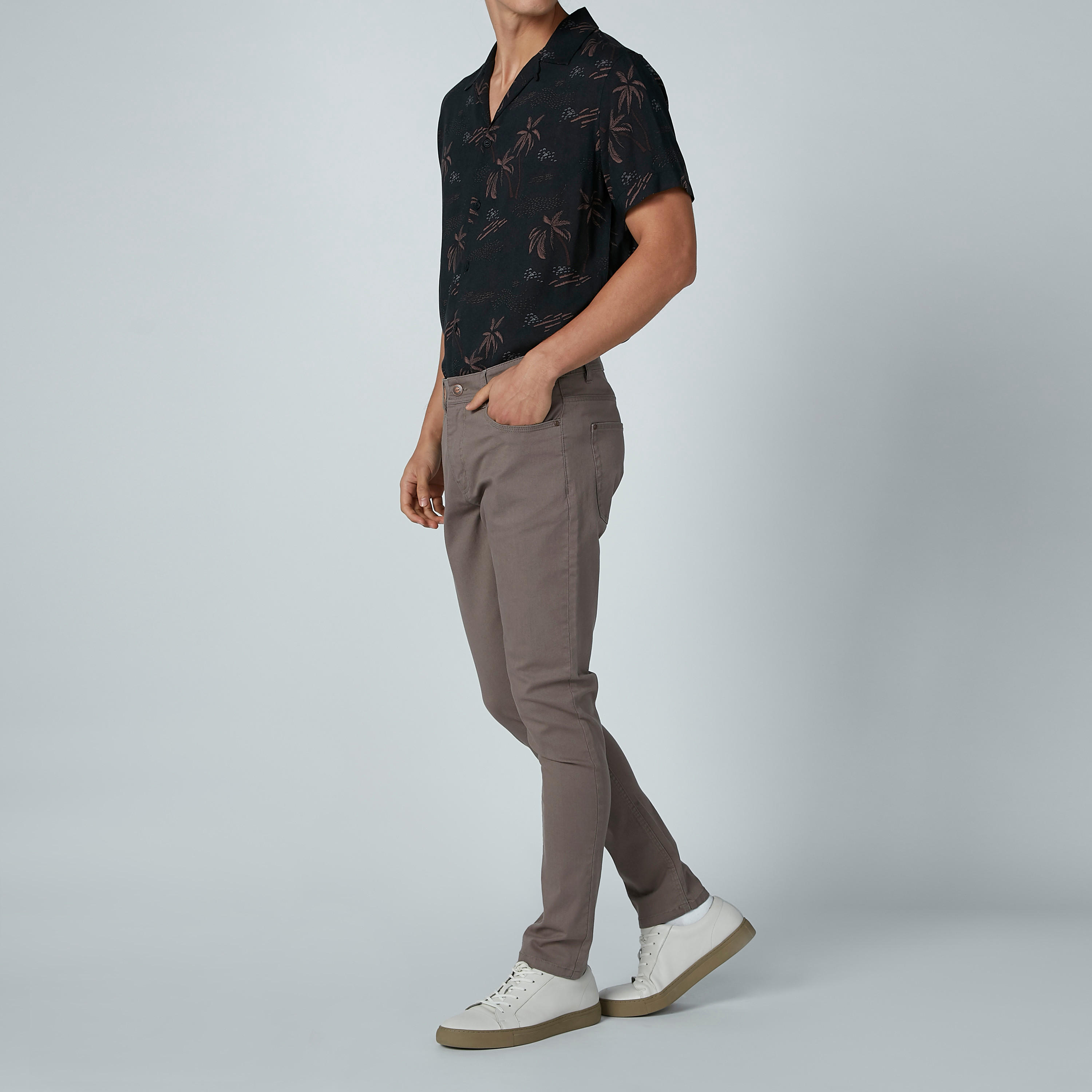 بنطال جينز بقصّة سليم وجيوب-men-clothing-bottoms-jeans-image-2