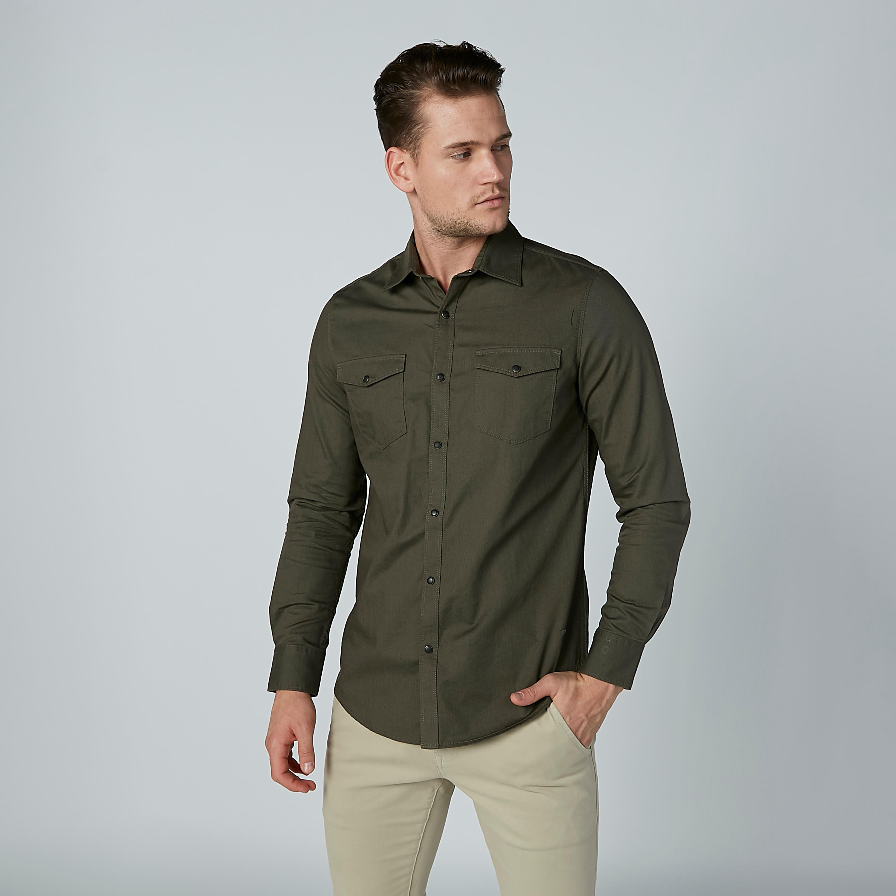 قميص سادة بأكمام طويلة وجيب على الصدر-men-clothing-shirts-image-2