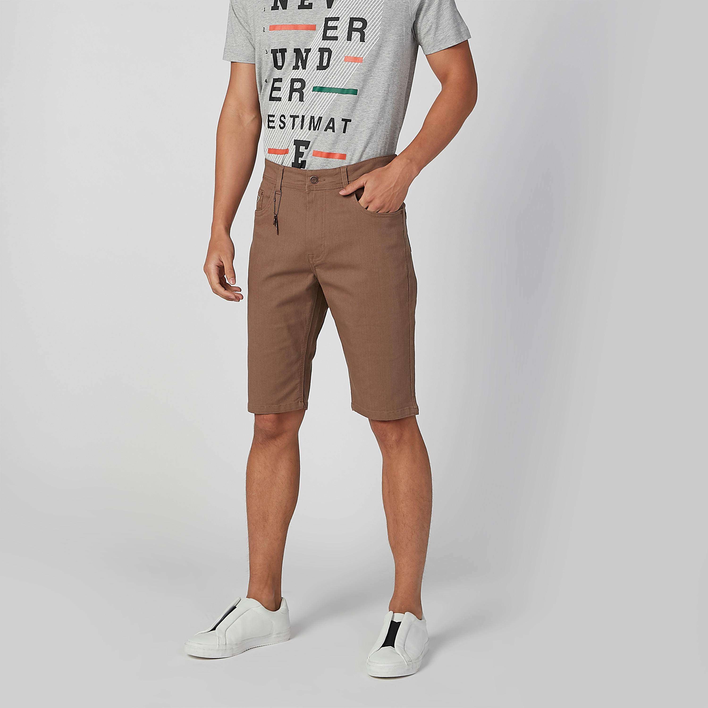 شورت مستدام سادة بخصر منخفض وجيوب -men-clothing-bottoms-shorts-image-1