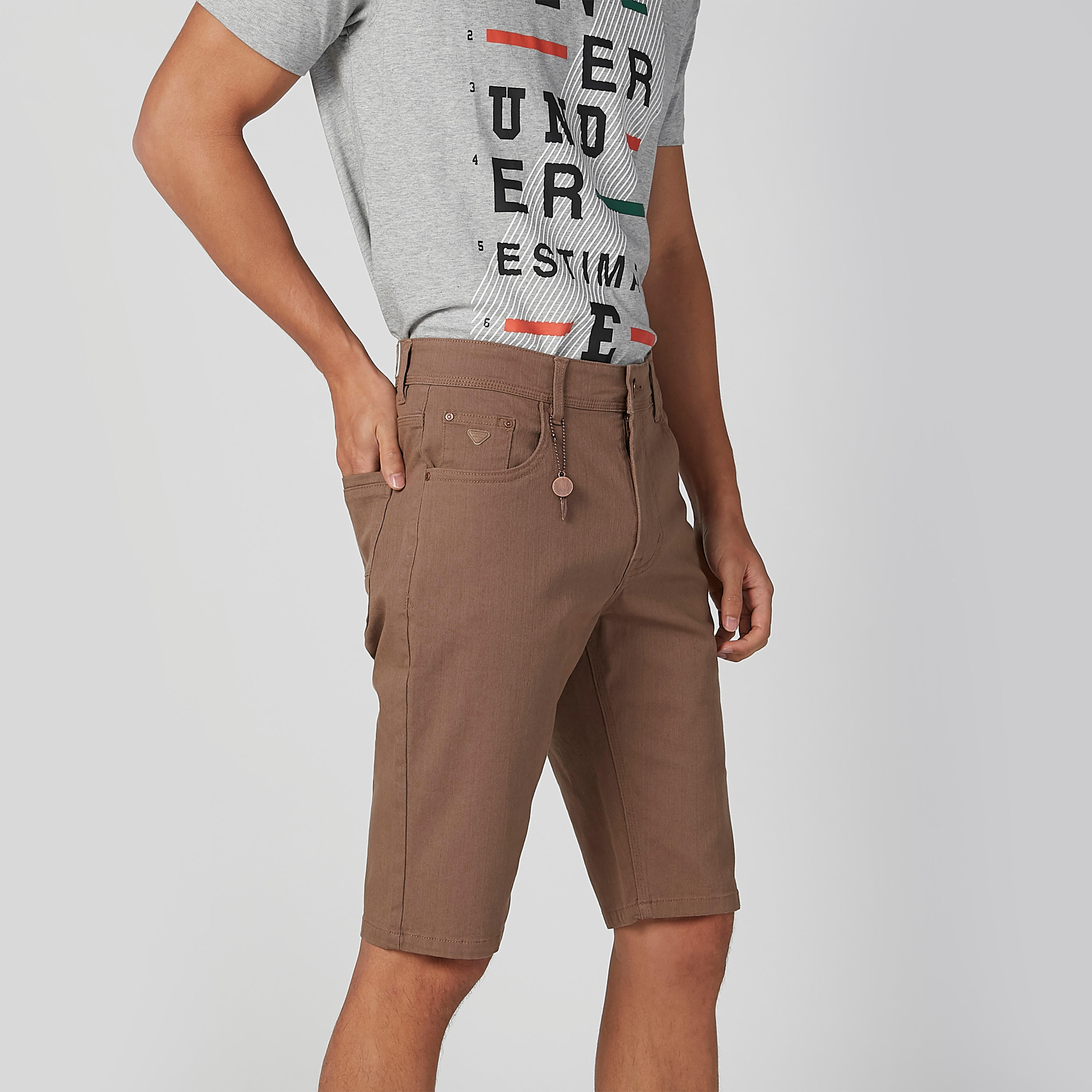 شورت مستدام سادة بخصر منخفض وجيوب -men-clothing-bottoms-shorts-image-2