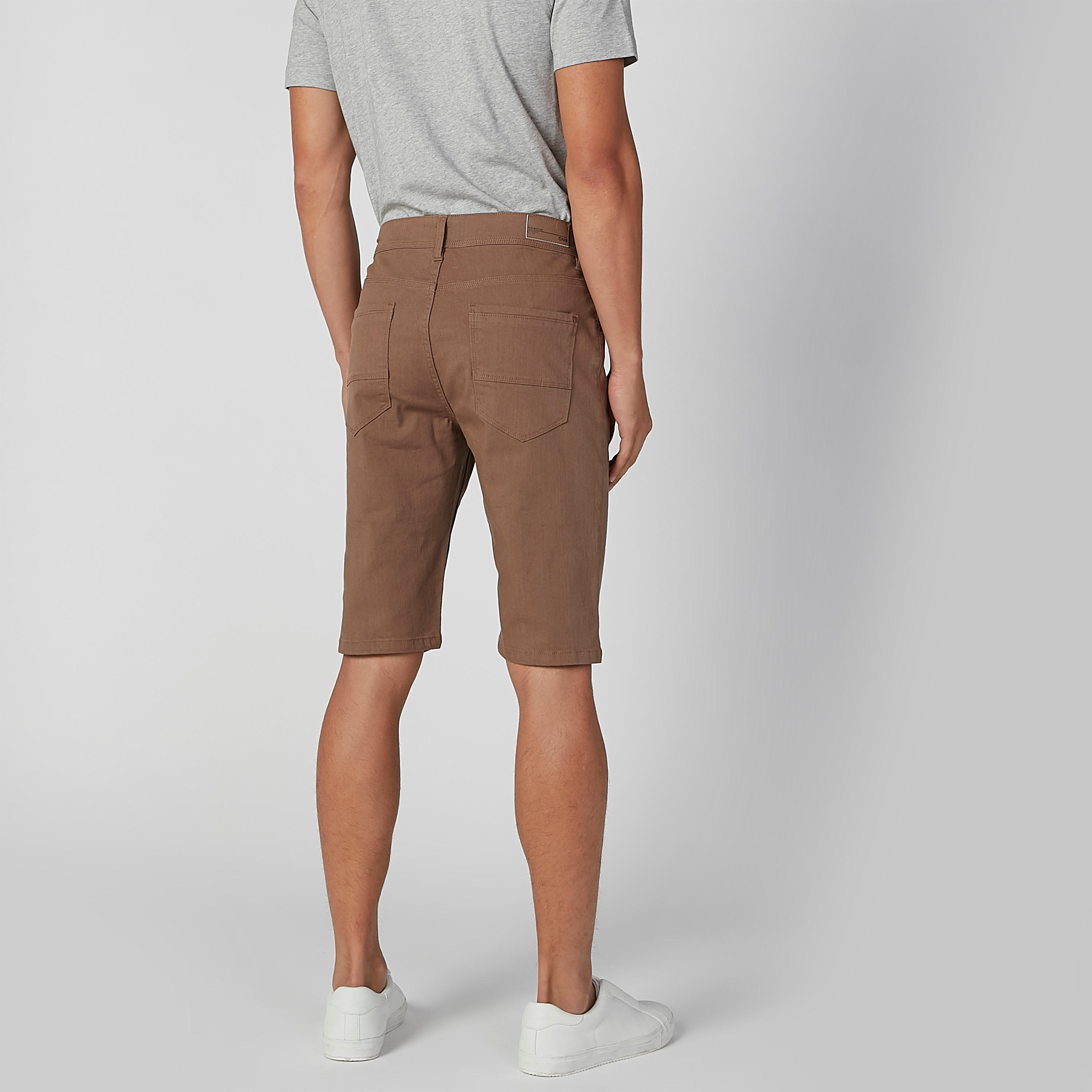 شورت مستدام سادة بخصر منخفض وجيوب -men-clothing-bottoms-shorts-image-4