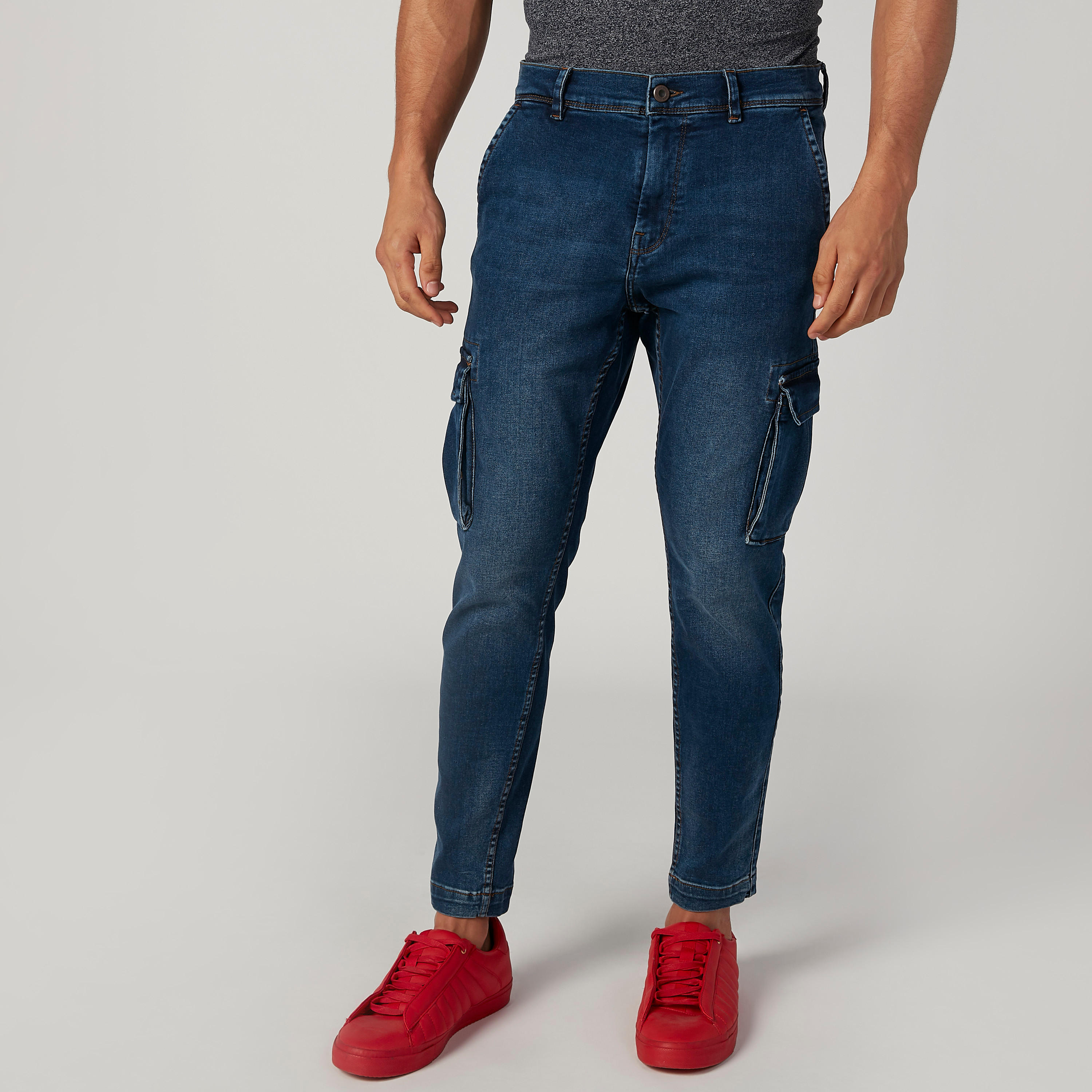 بنطلون جينز مستدام سليم سادة بخصر منخفض وجيوب -men-clothing-bottoms-jeans-image-3