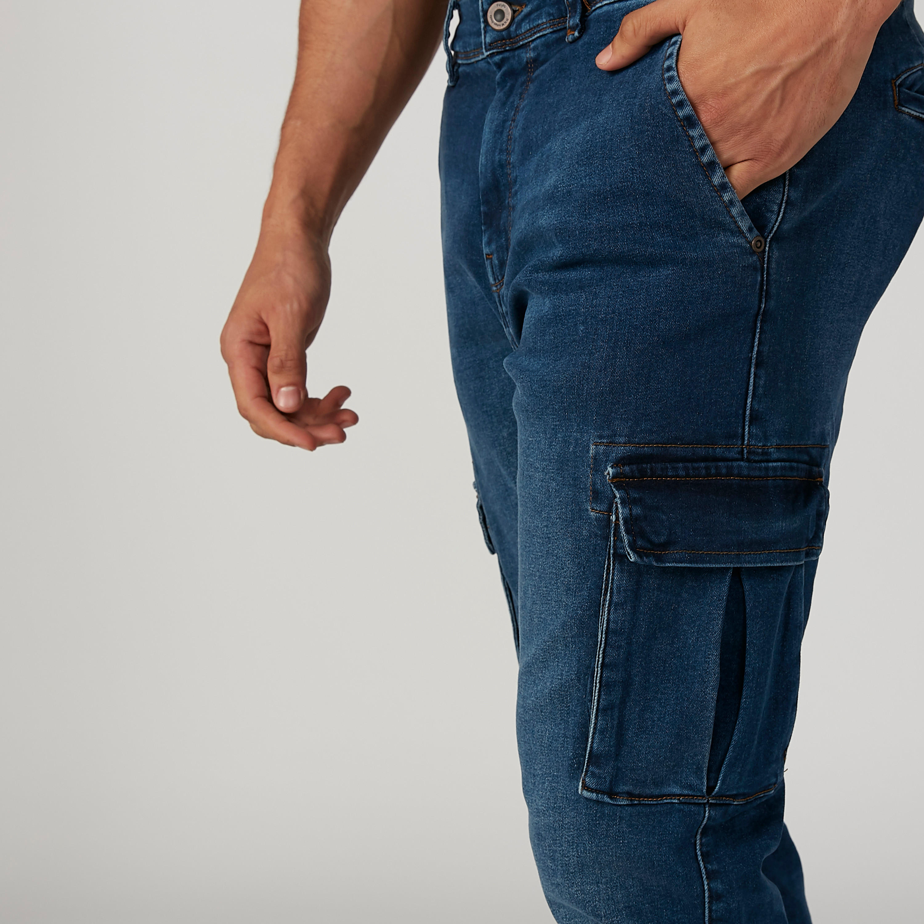 بنطلون جينز مستدام سليم سادة بخصر منخفض وجيوب -men-clothing-bottoms-jeans-image-1