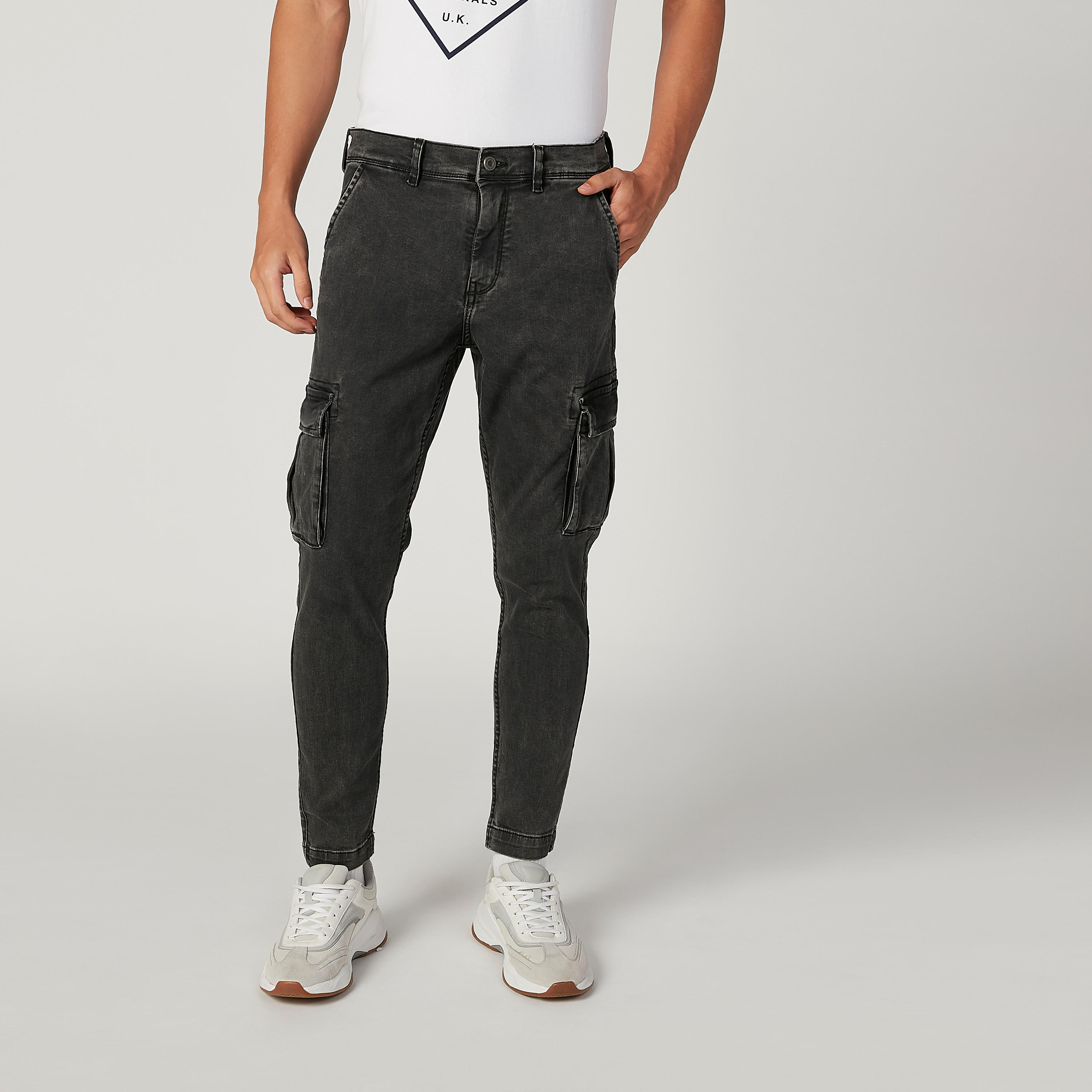 بنطال مستدام جينز بقصّة سليم وخصر منخفض وجيوب-men-clothing-bottoms-jeans-image-1