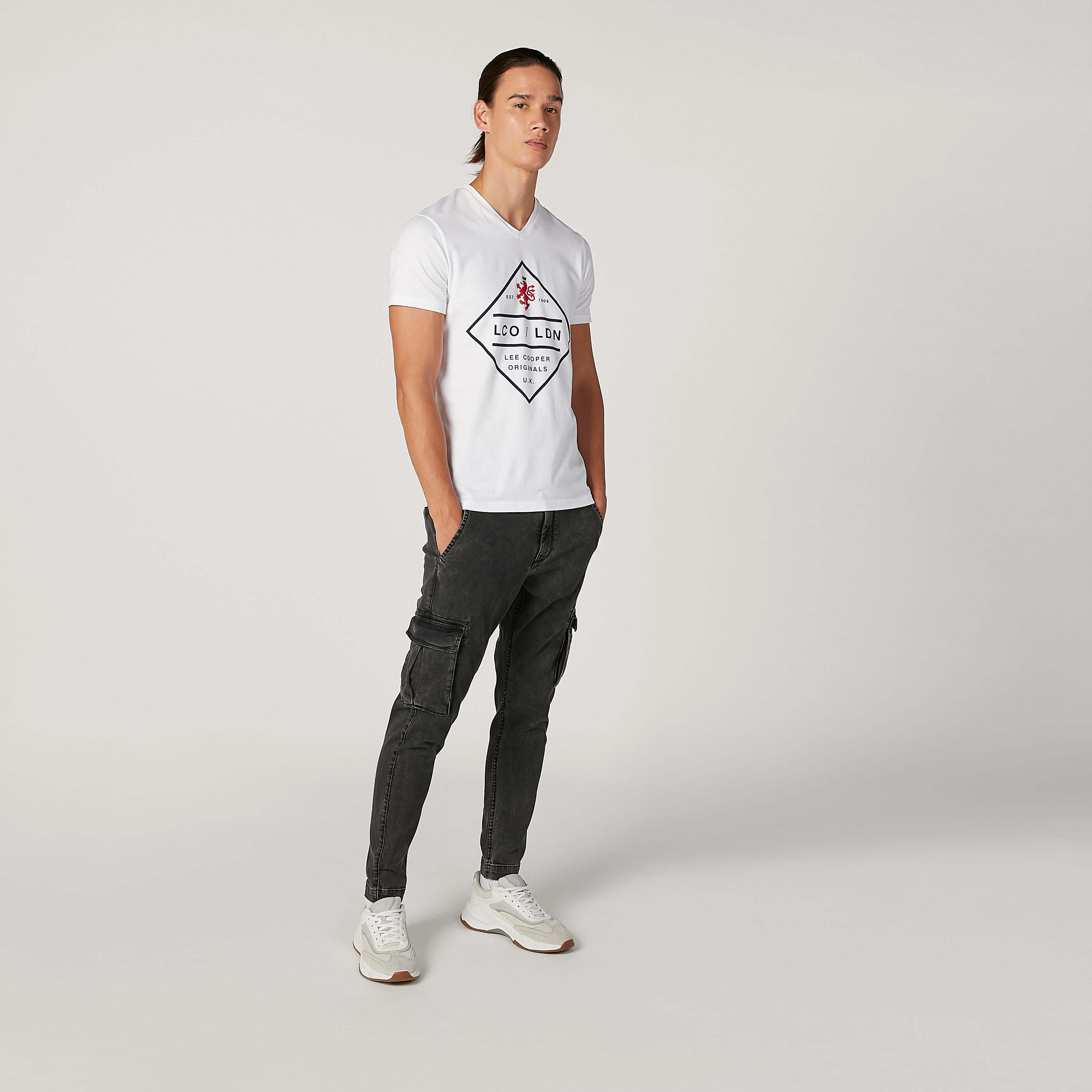 بنطال مستدام جينز بقصّة سليم وخصر منخفض وجيوب-men-clothing-bottoms-jeans-image-2