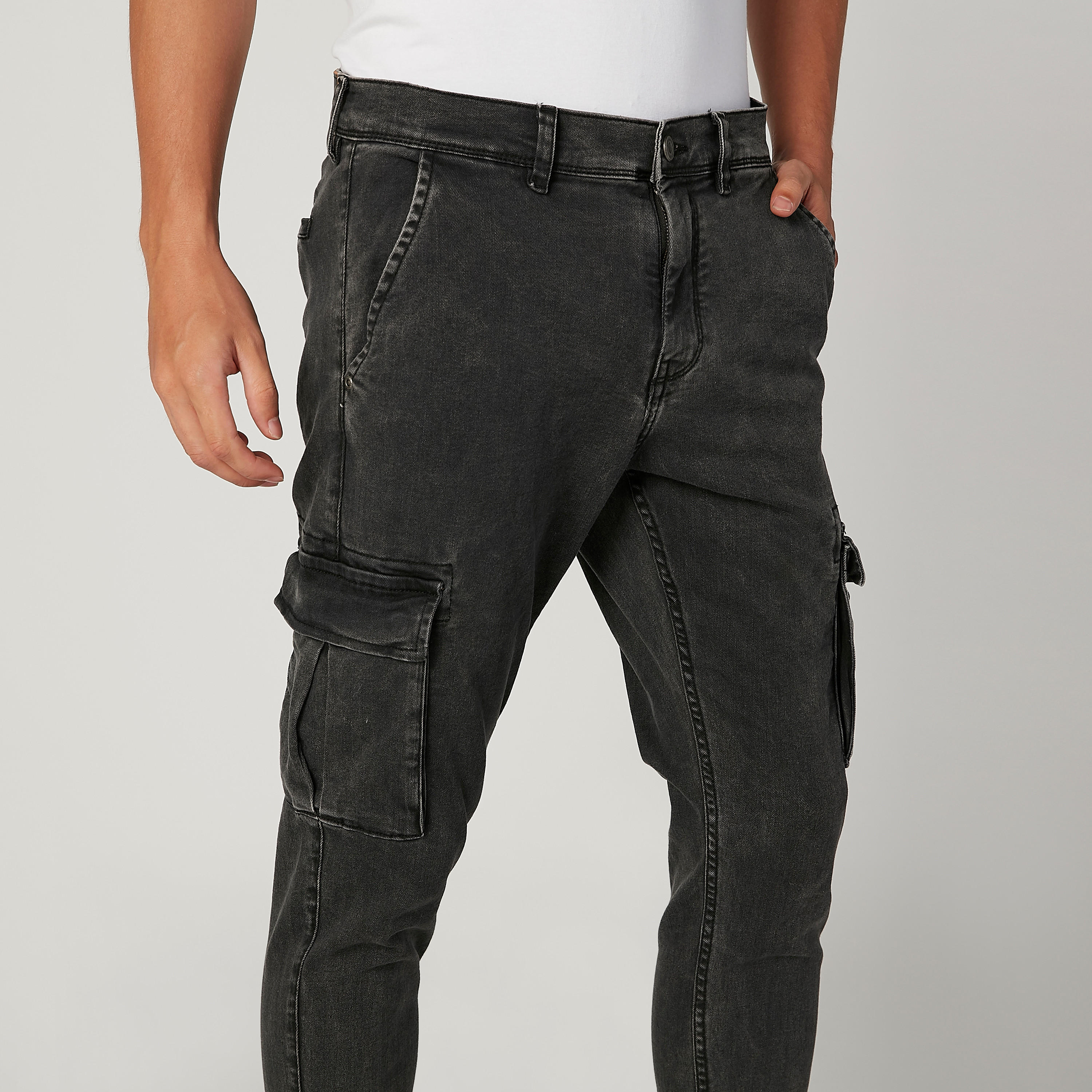 بنطال مستدام جينز بقصّة سليم وخصر منخفض وجيوب-men-clothing-bottoms-jeans-image-3