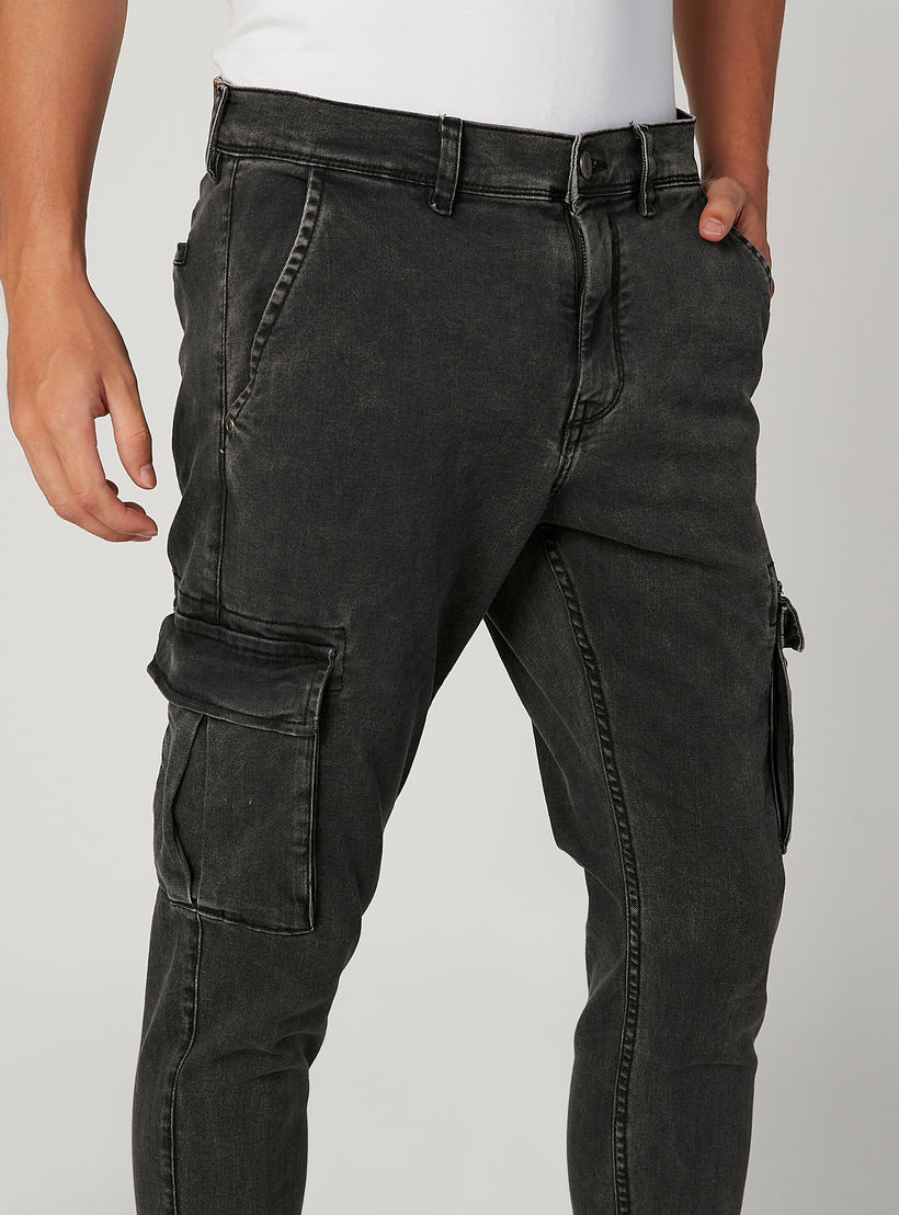 بنطال مستدام جينز بقصّة سليم وخصر منخفض وجيوب-men-clothing-bottoms-jeans-image-3