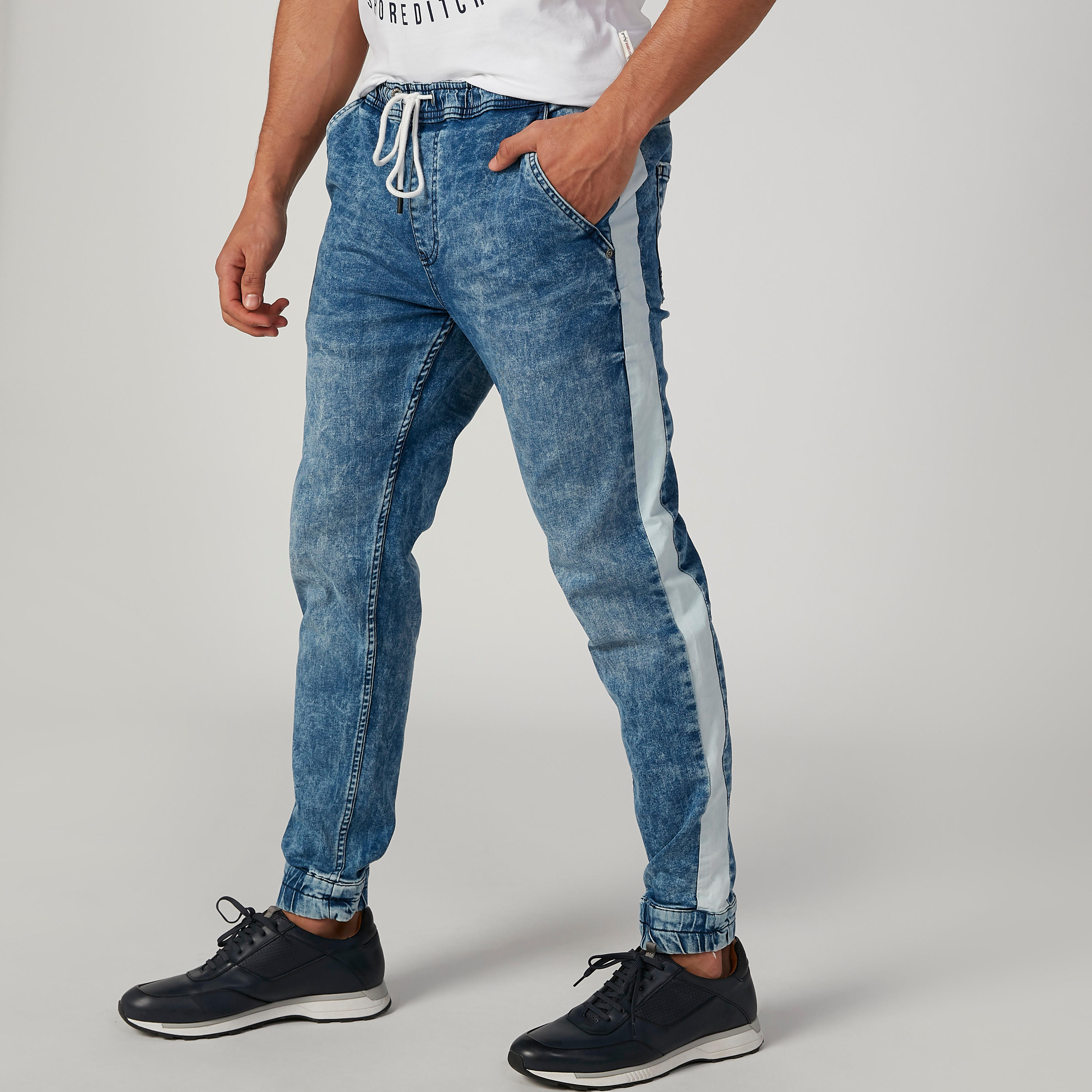 بنطلون رياضي مستدام دينم سليم بخصر منخفض-men-clothing-bottoms-joggers-image-1