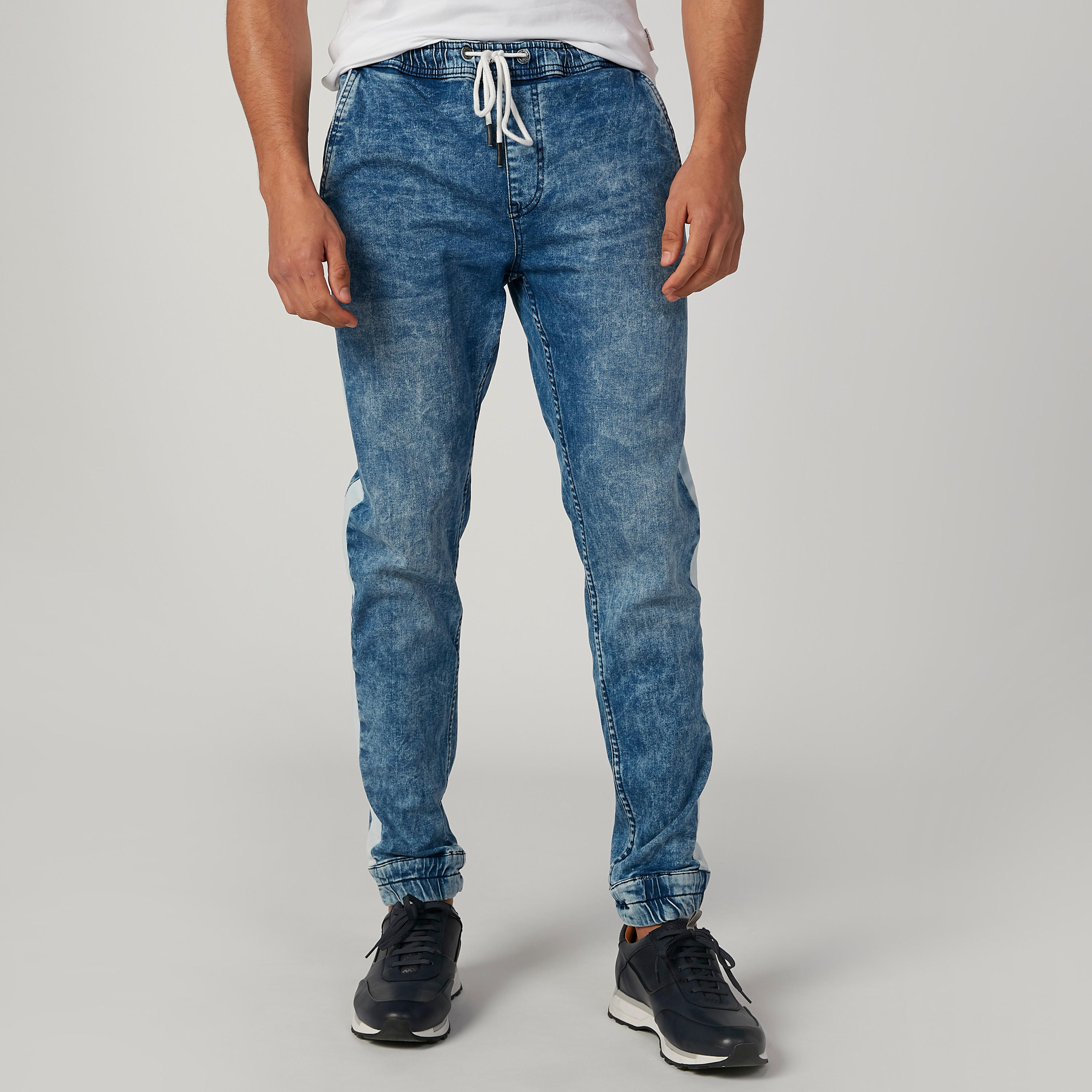 بنطلون رياضي مستدام دينم سليم بخصر منخفض-men-clothing-bottoms-joggers-image-3