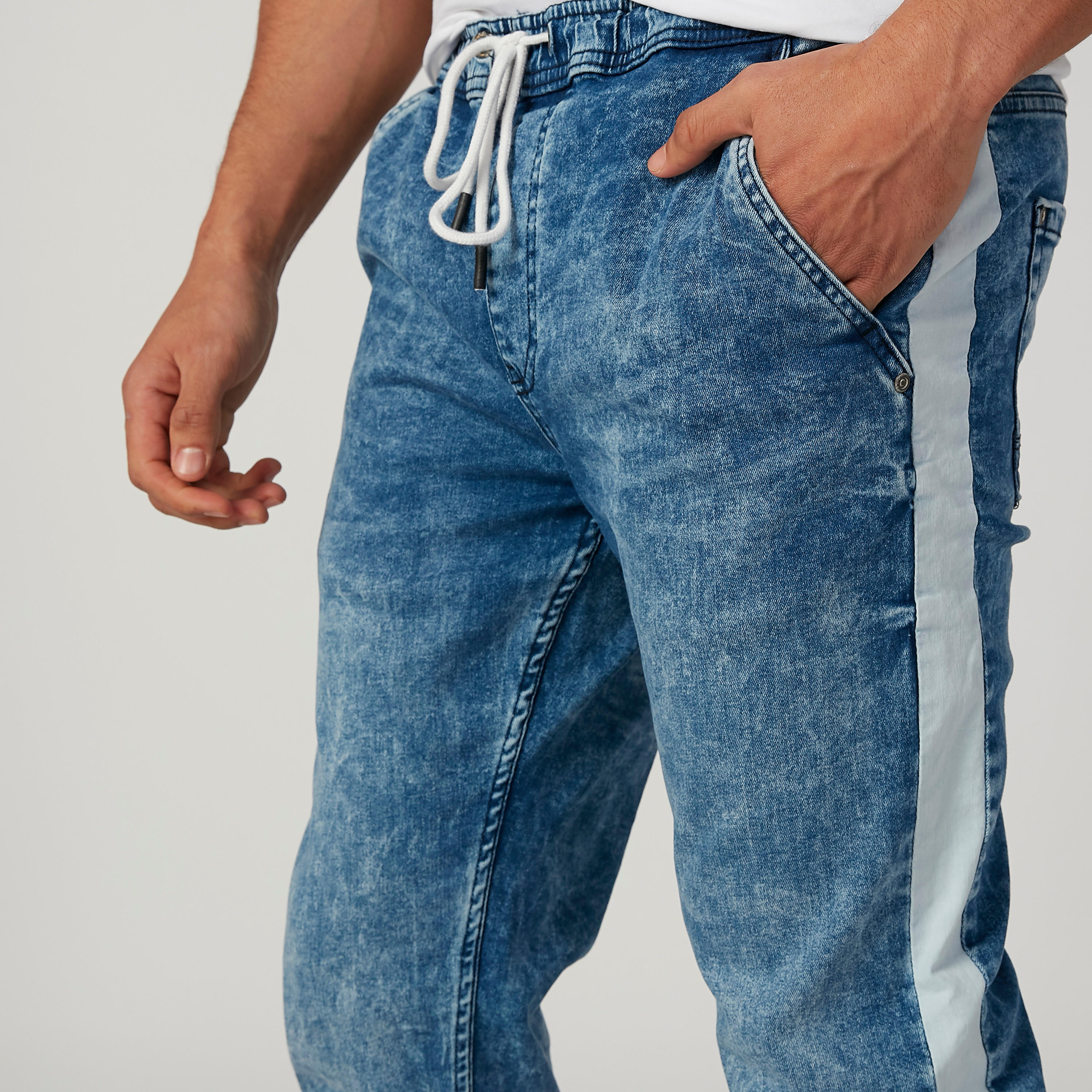بنطلون رياضي مستدام دينم سليم بخصر منخفض-men-clothing-bottoms-joggers-image-5