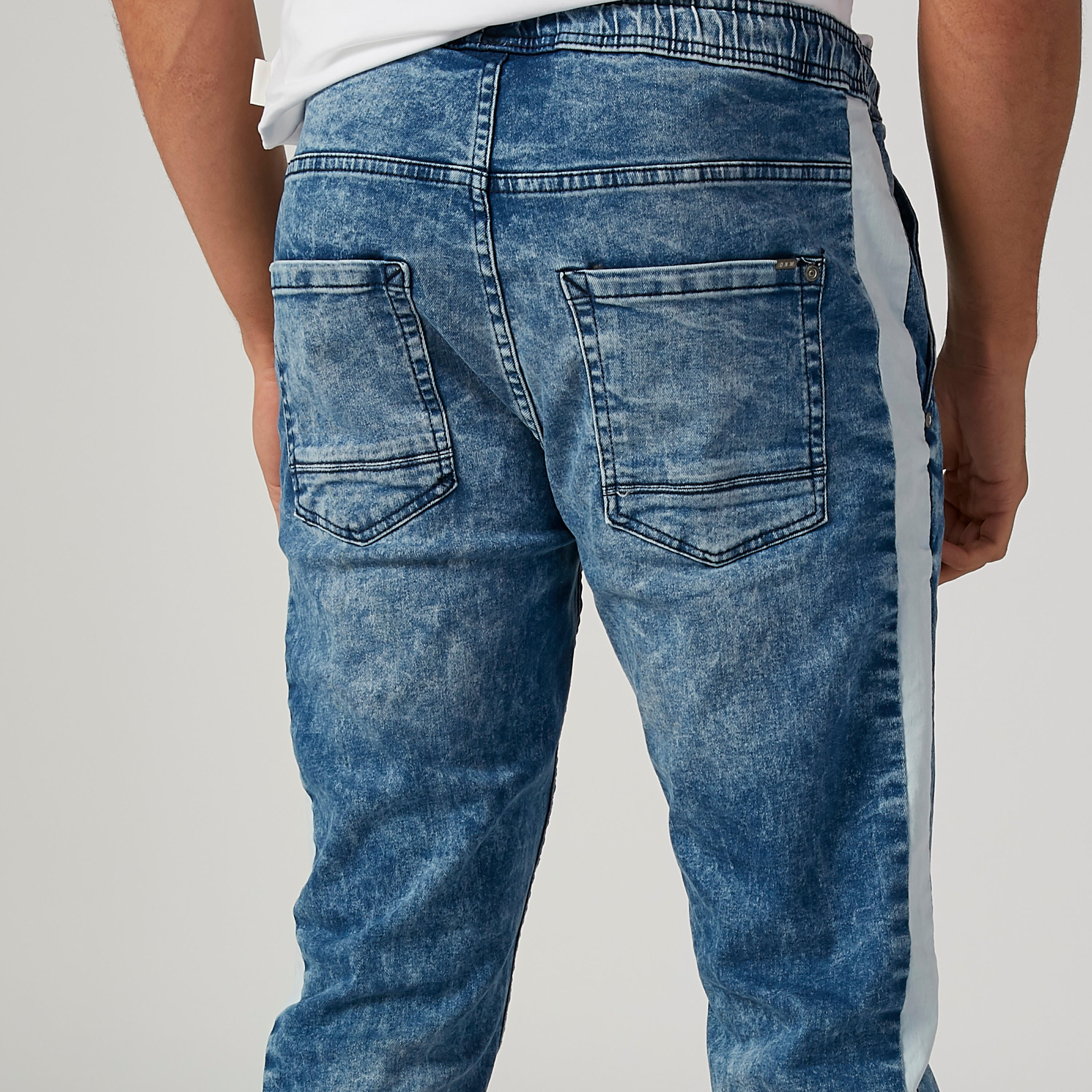 بنطلون رياضي مستدام دينم سليم بخصر منخفض-men-clothing-bottoms-joggers-image-6