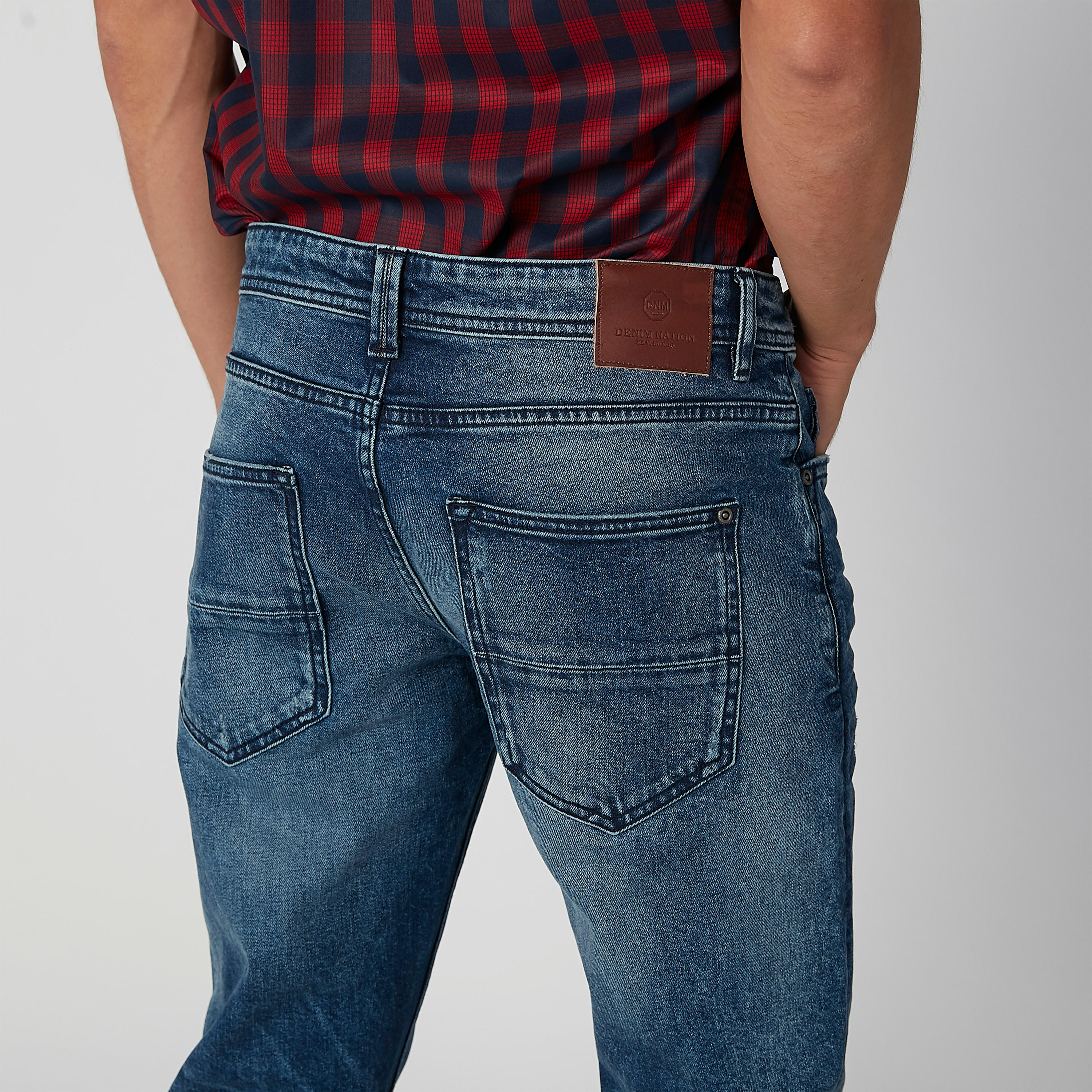 بنطلون جينز مستدام سليم بخصر منخفض وجيوب -men-clothing-bottoms-jeans-image-5