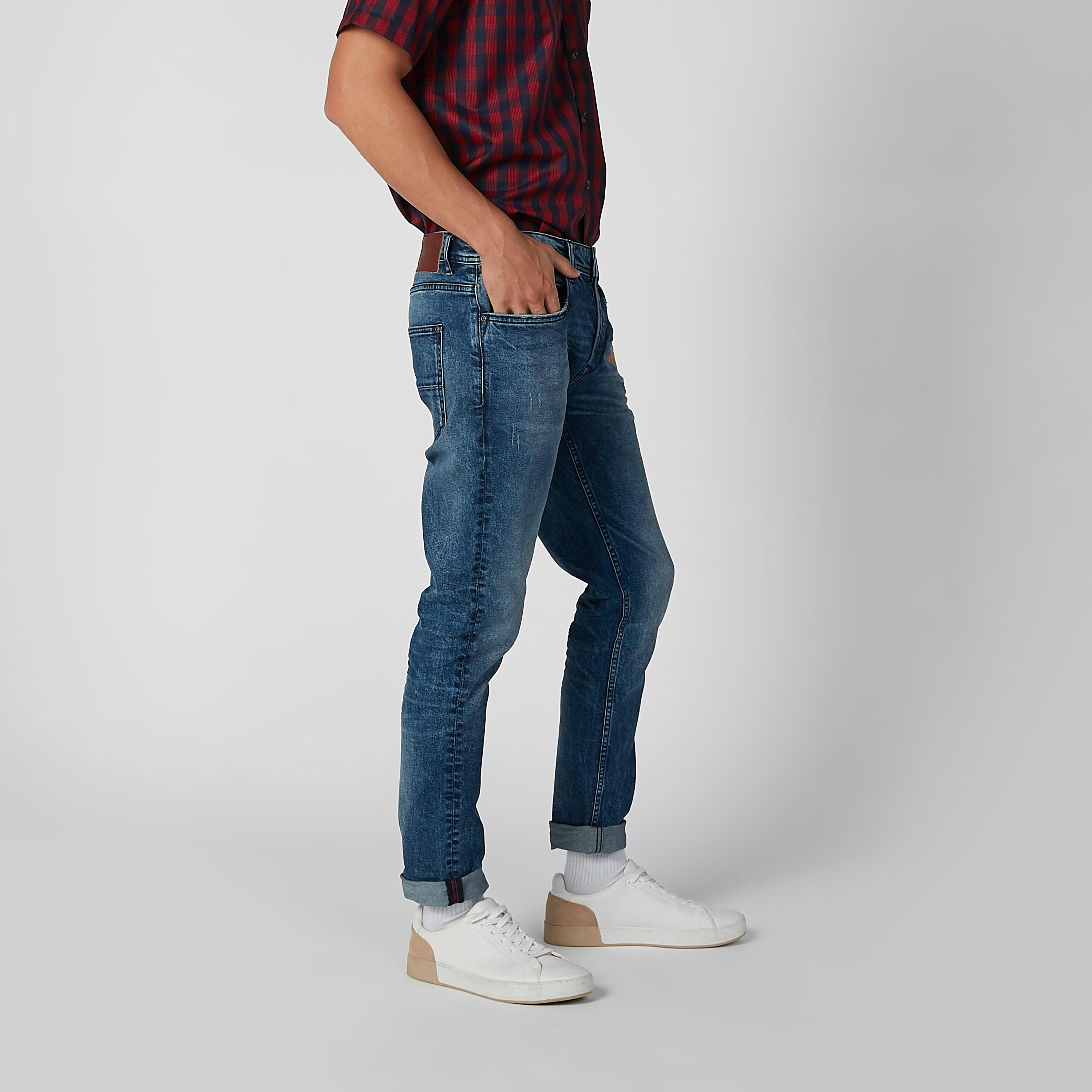 بنطلون جينز مستدام سليم بخصر منخفض وجيوب -men-clothing-bottoms-jeans-image-6