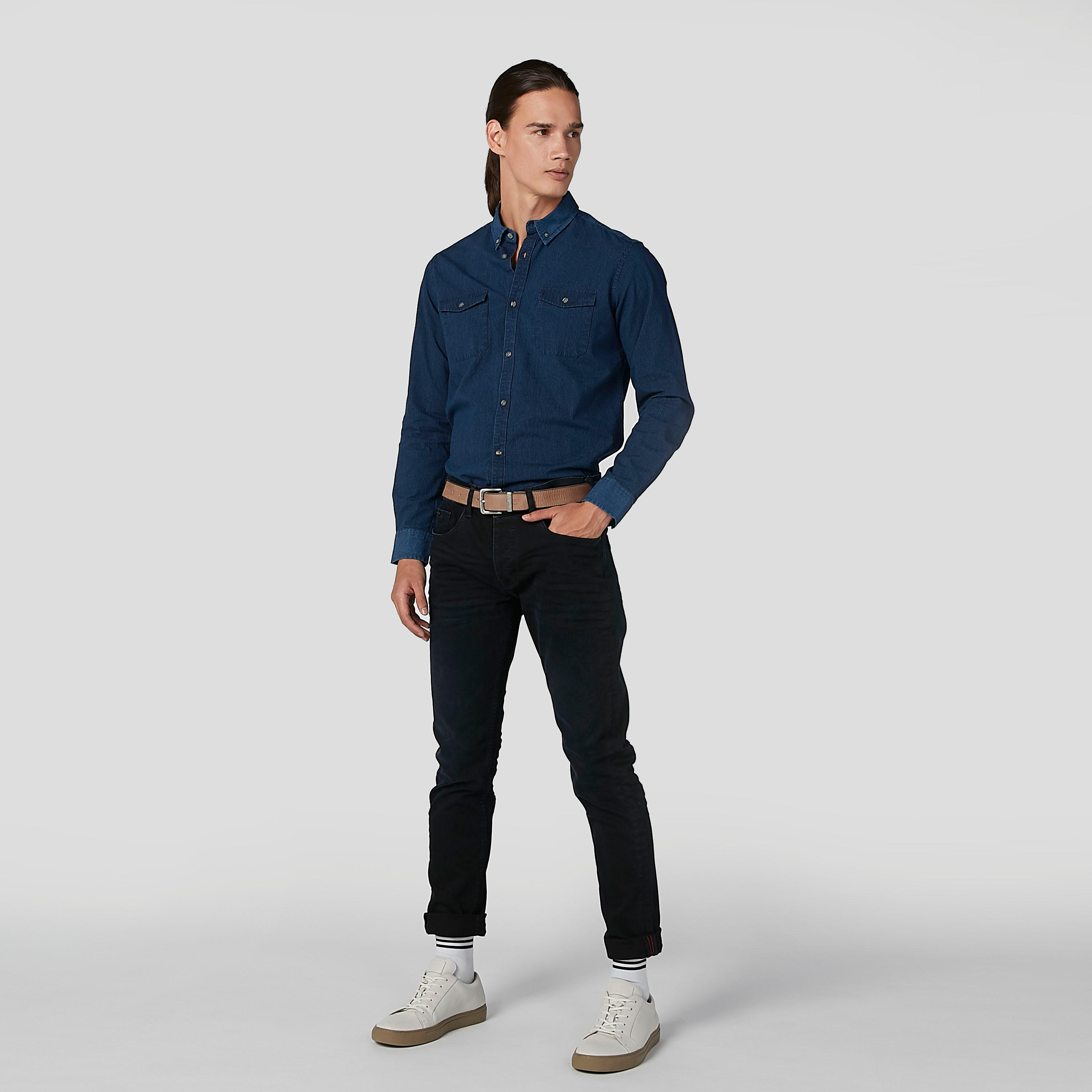 بنطلون جينز مستدام طويل سليم بخصر منخفض وجيوب -men-clothing-bottoms-jeans-image-2