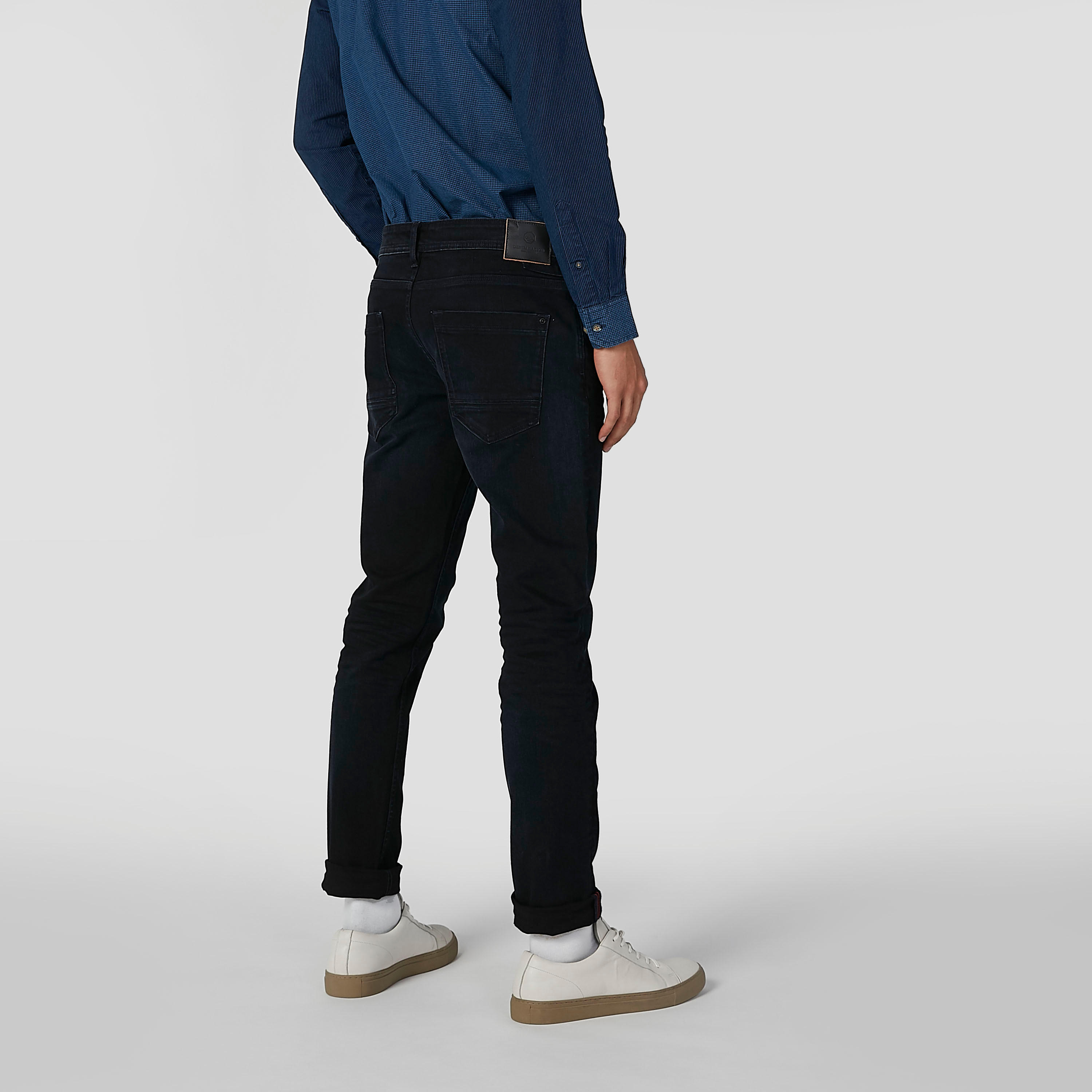 بنطلون جينز مستدام طويل سليم بخصر منخفض وجيوب -men-clothing-bottoms-jeans-image-4