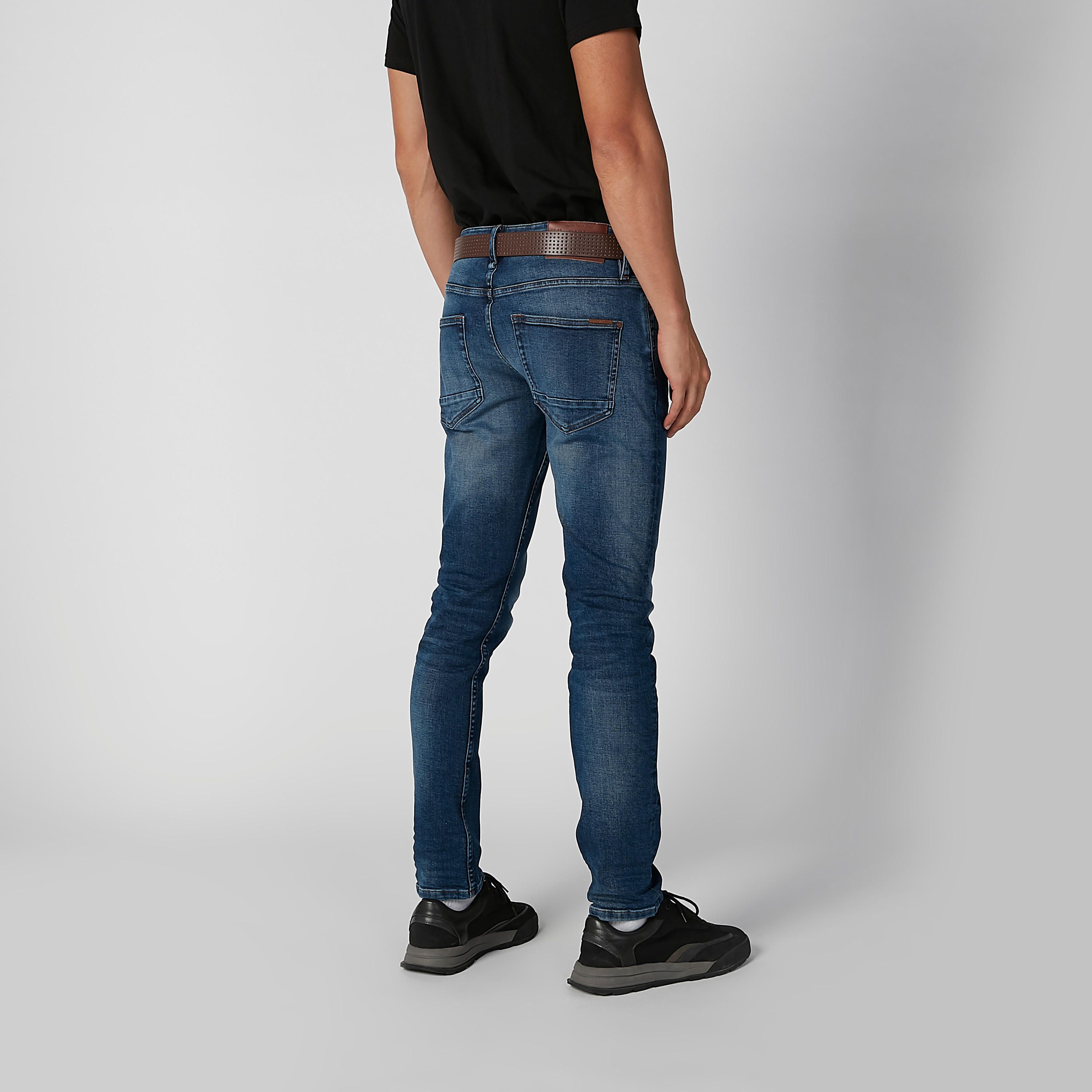 بنطلون جينز مستدام سليم سادة بجيوب-men-clothing-bottoms-jeans-image-2