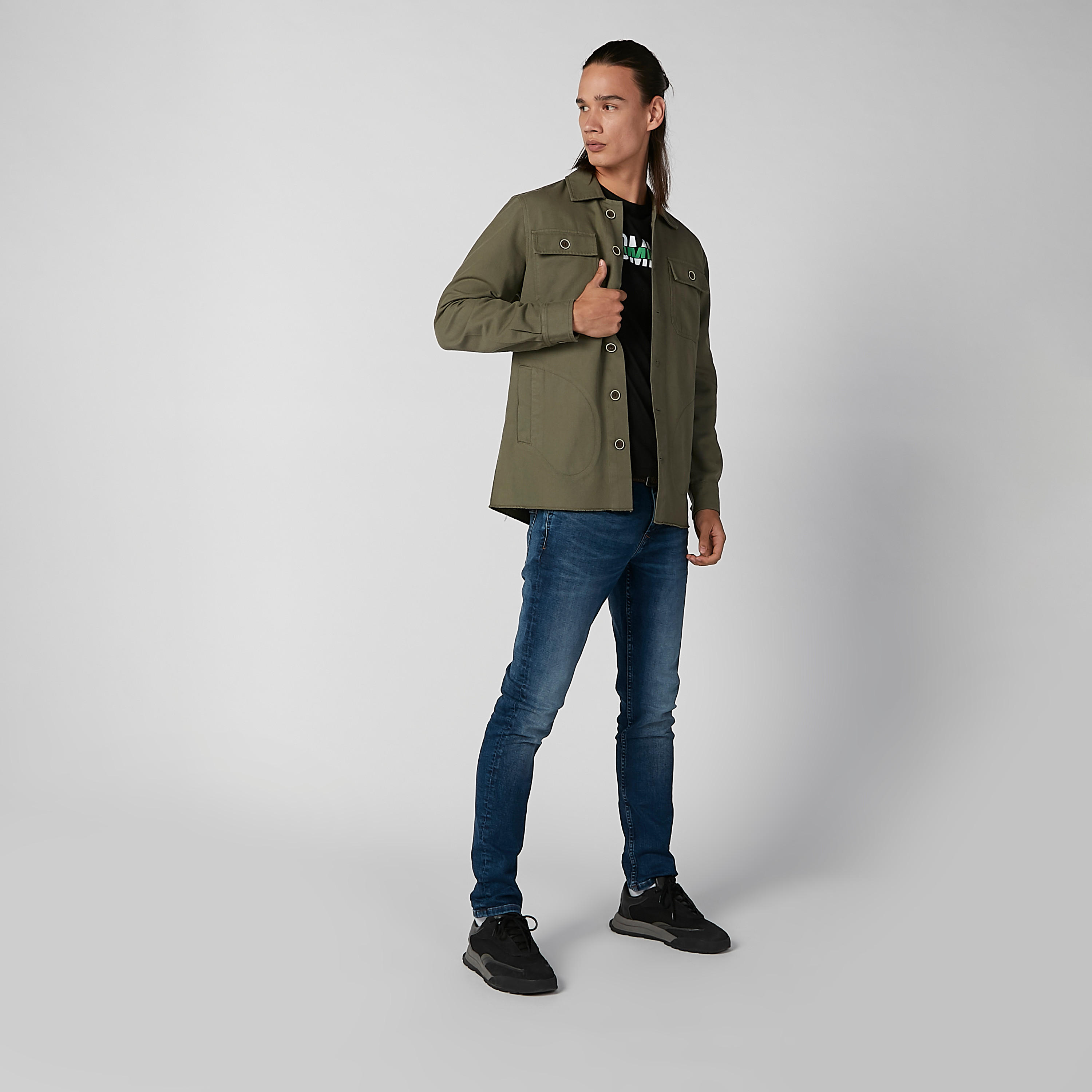 بنطلون جينز مستدام سليم سادة بجيوب-men-clothing-bottoms-jeans-image-5