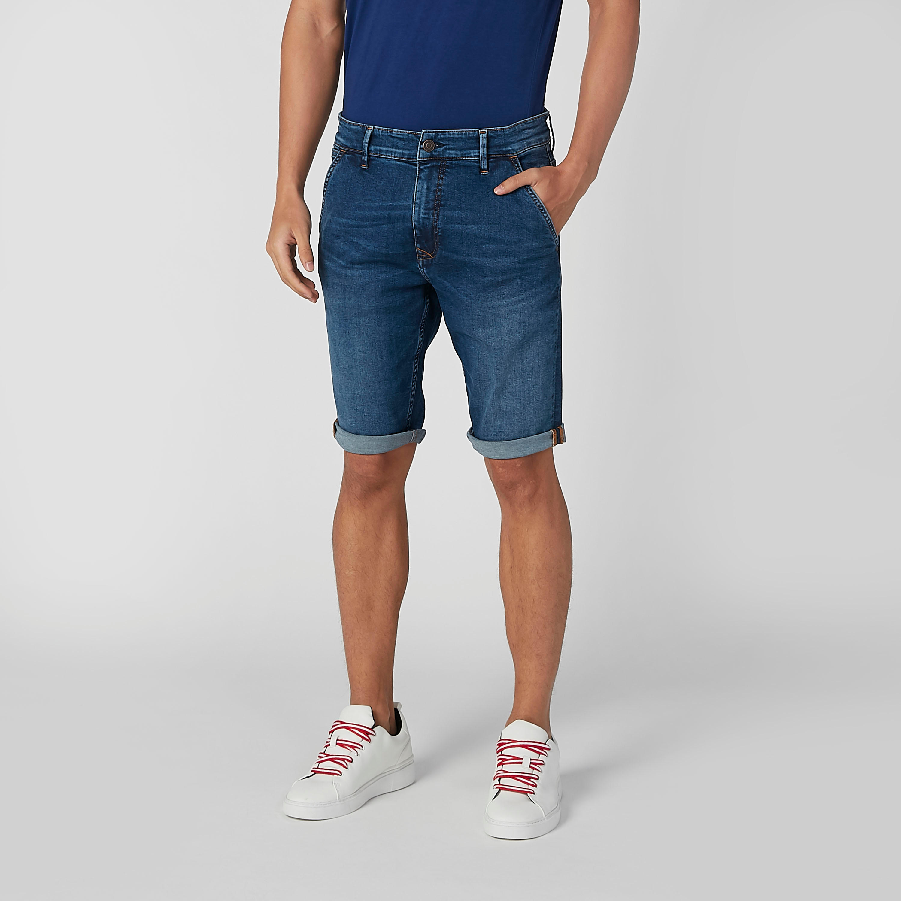شورت سادة بخصر متوسط الارتفاع وجيوب وحلقات للحزام-men-clothing-bottoms-shorts-image-1
