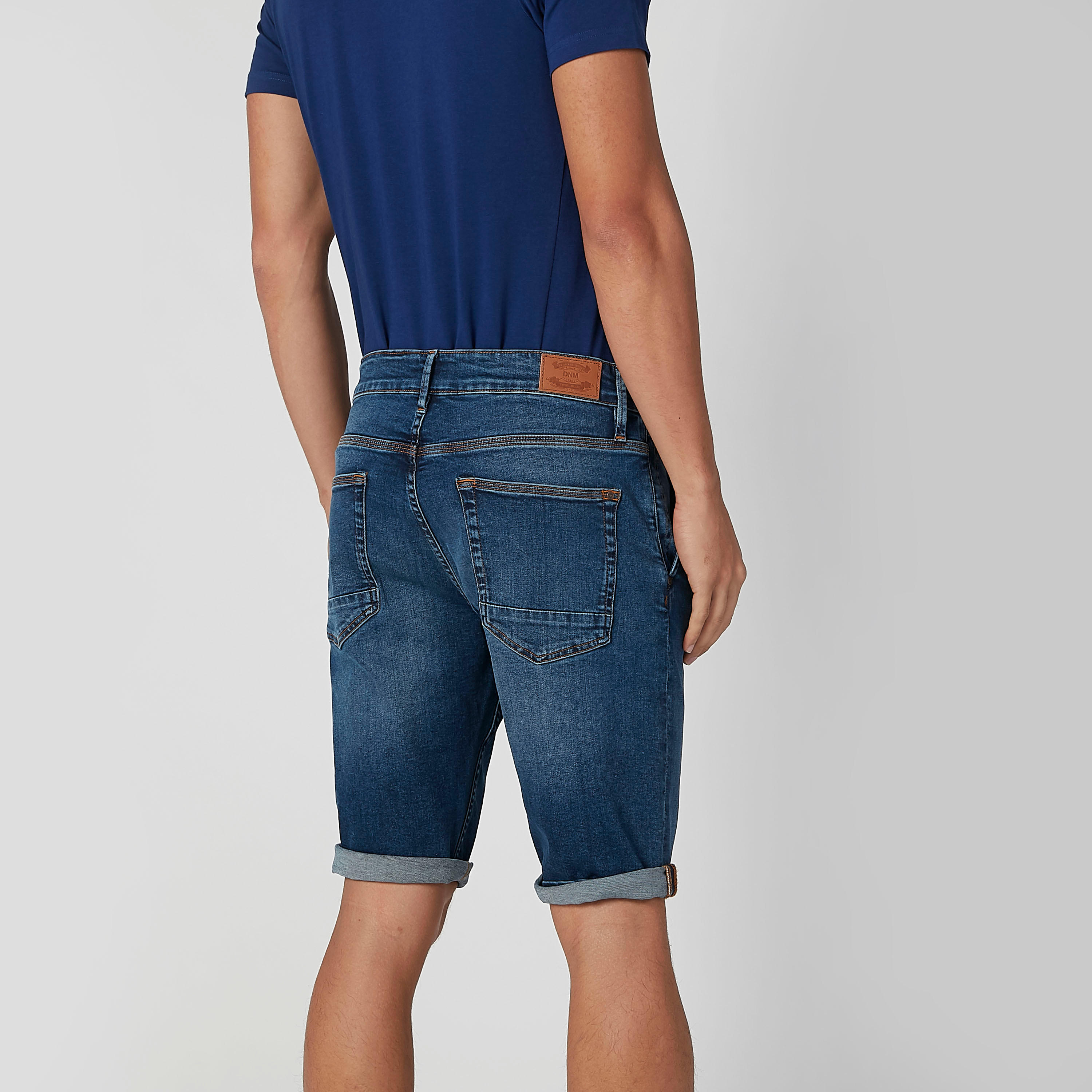 شورت سادة بخصر متوسط الارتفاع وجيوب وحلقات للحزام-men-clothing-bottoms-shorts-image-4