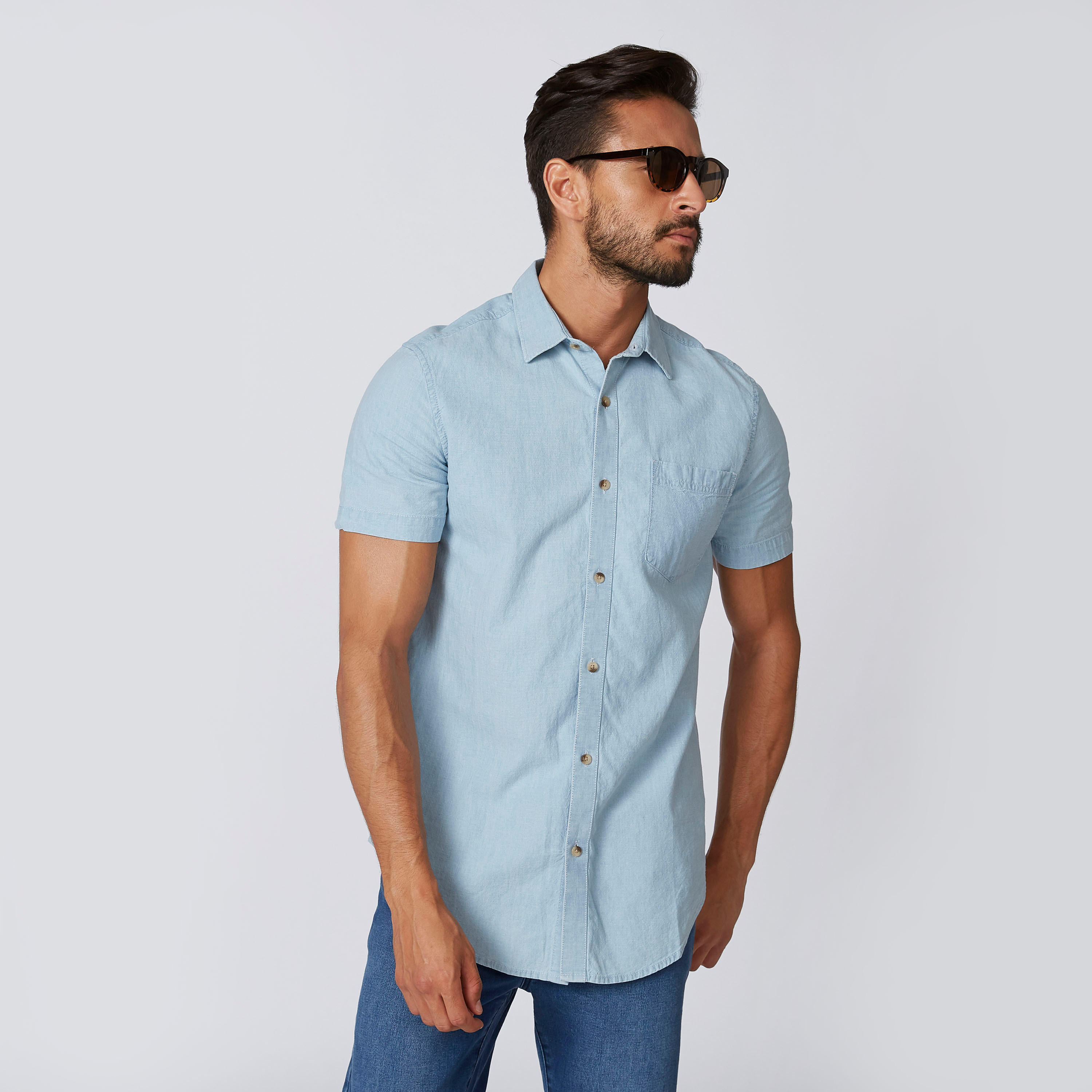 قميص سادة بقصّة سليم وأكمام قصيرة وجيب على الصدر-men-clothing-shirts-image-1