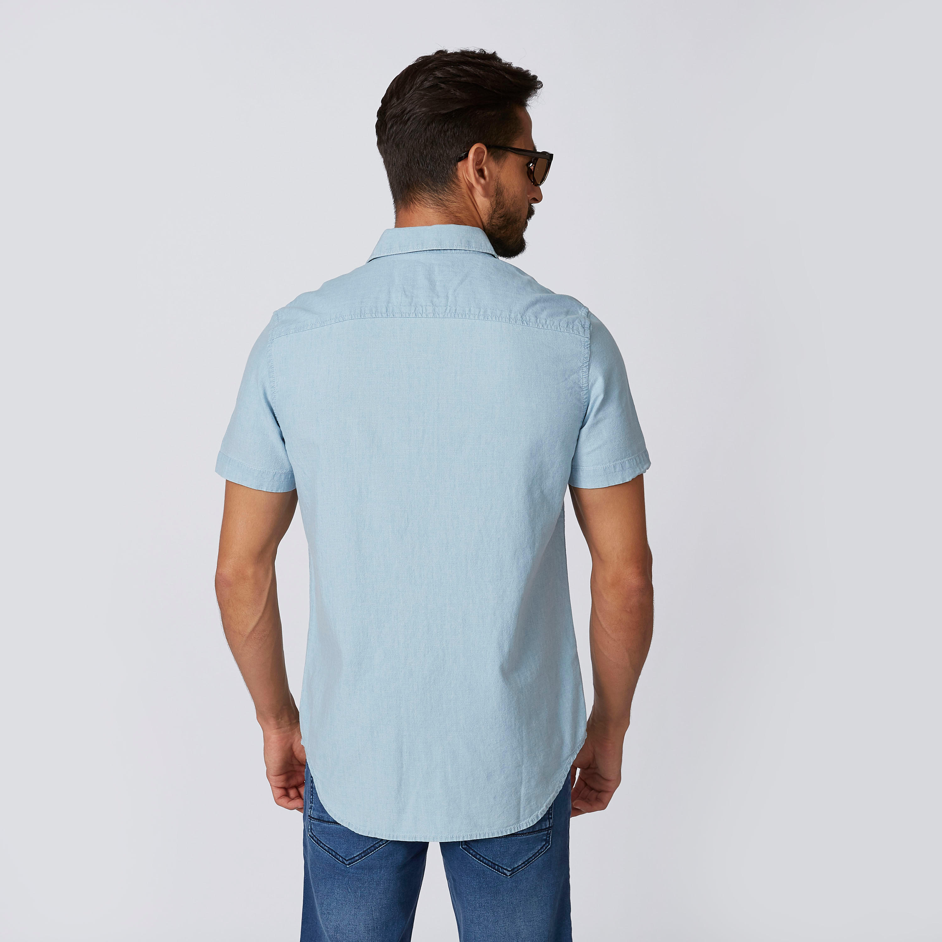 قميص سادة بقصّة سليم وأكمام قصيرة وجيب على الصدر-men-clothing-shirts-image-2
