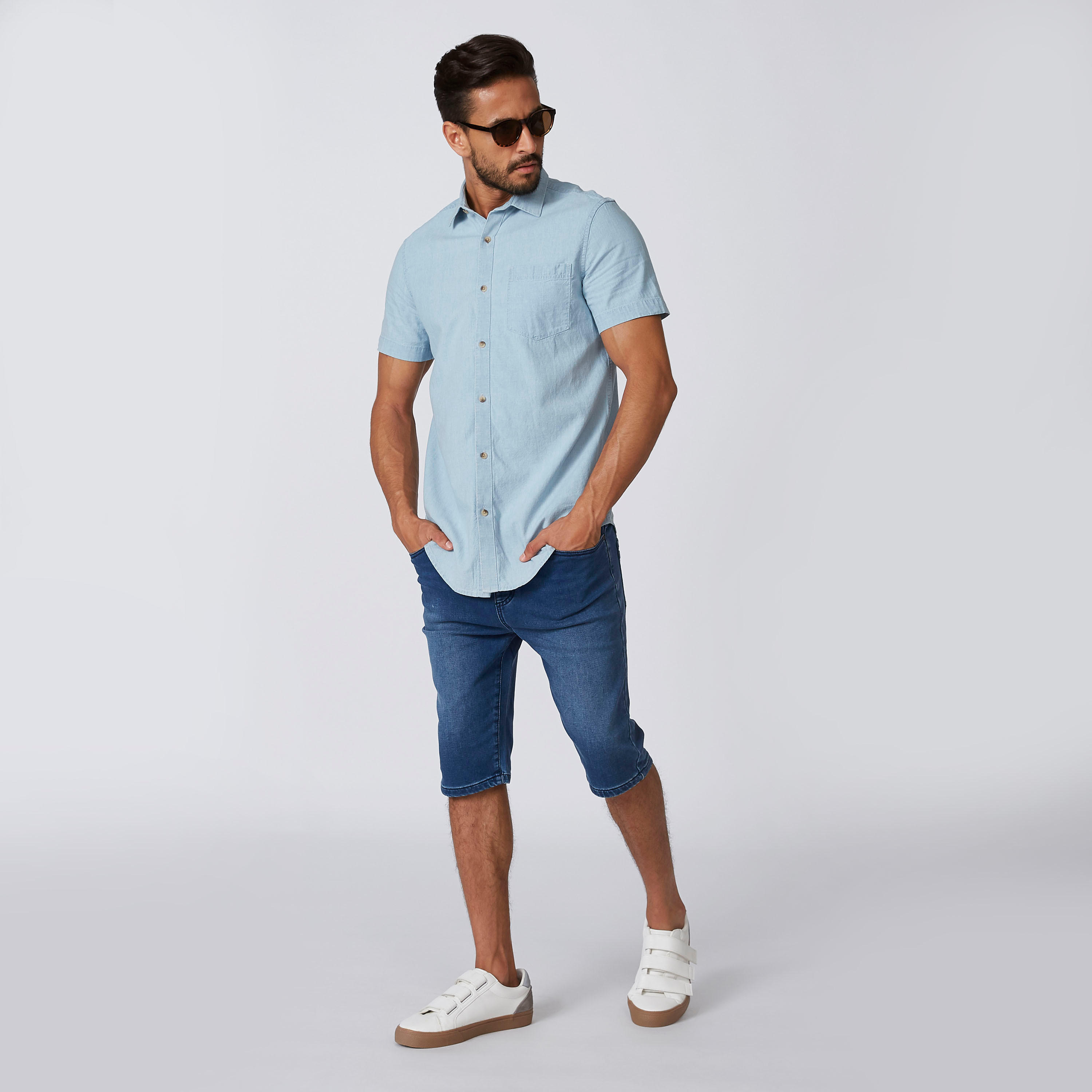 قميص سادة بقصّة سليم وأكمام قصيرة وجيب على الصدر-men-clothing-shirts-image-3