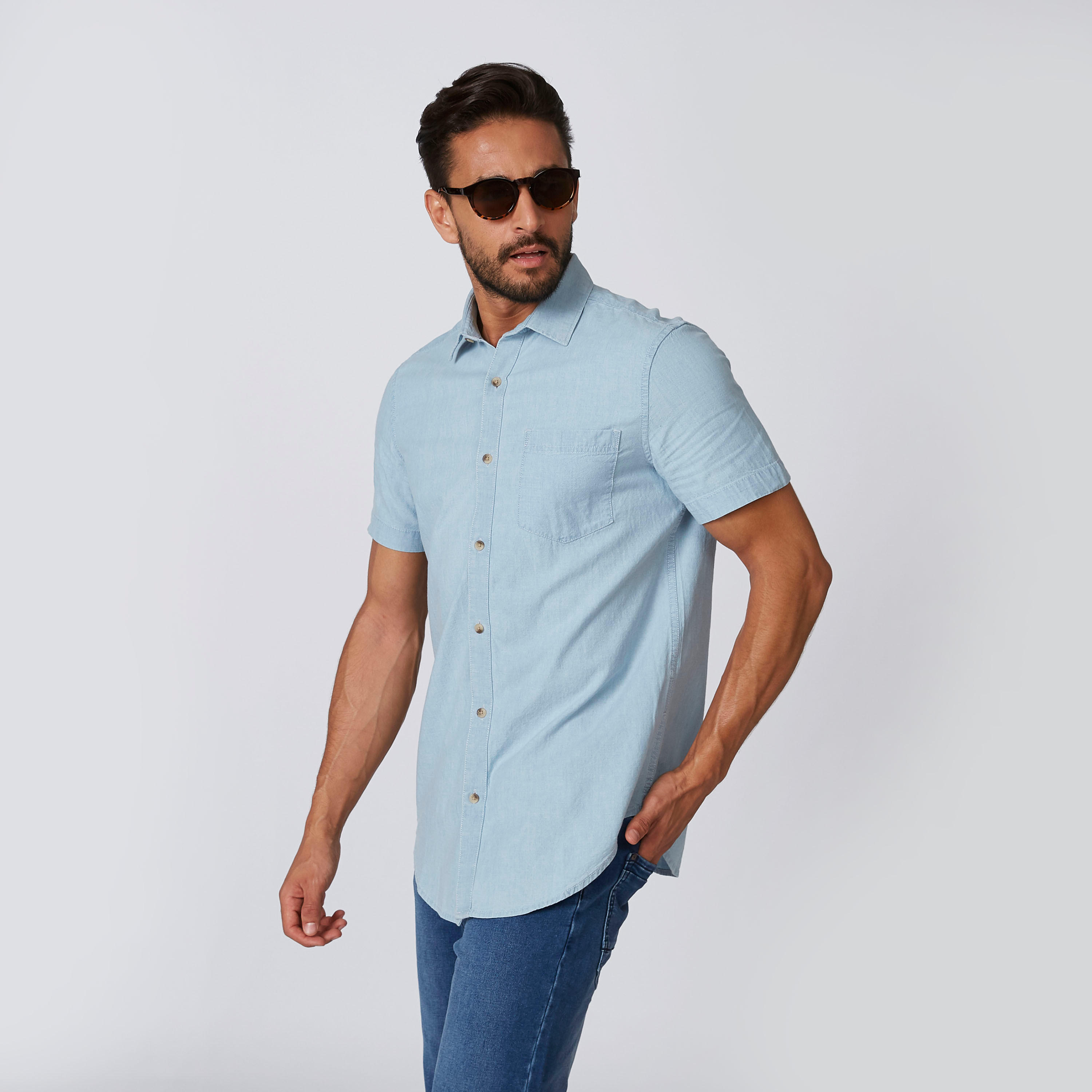 قميص سادة بقصّة سليم وأكمام قصيرة وجيب على الصدر-men-clothing-shirts-image-4