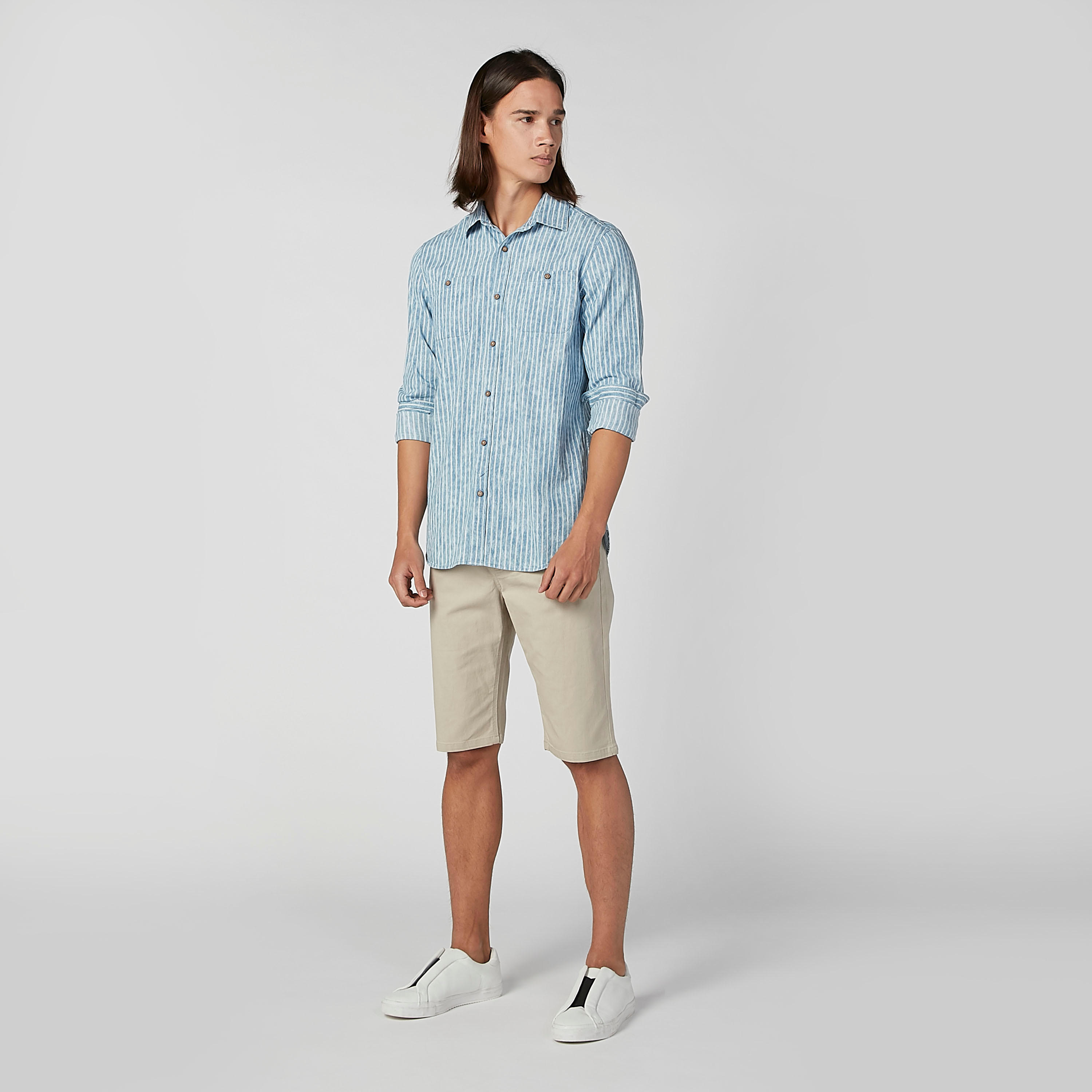 قميص كاروهات بقصّة سليم وأكمام طويلة وجيب على الصدر-men-clothing-shirts-image-4