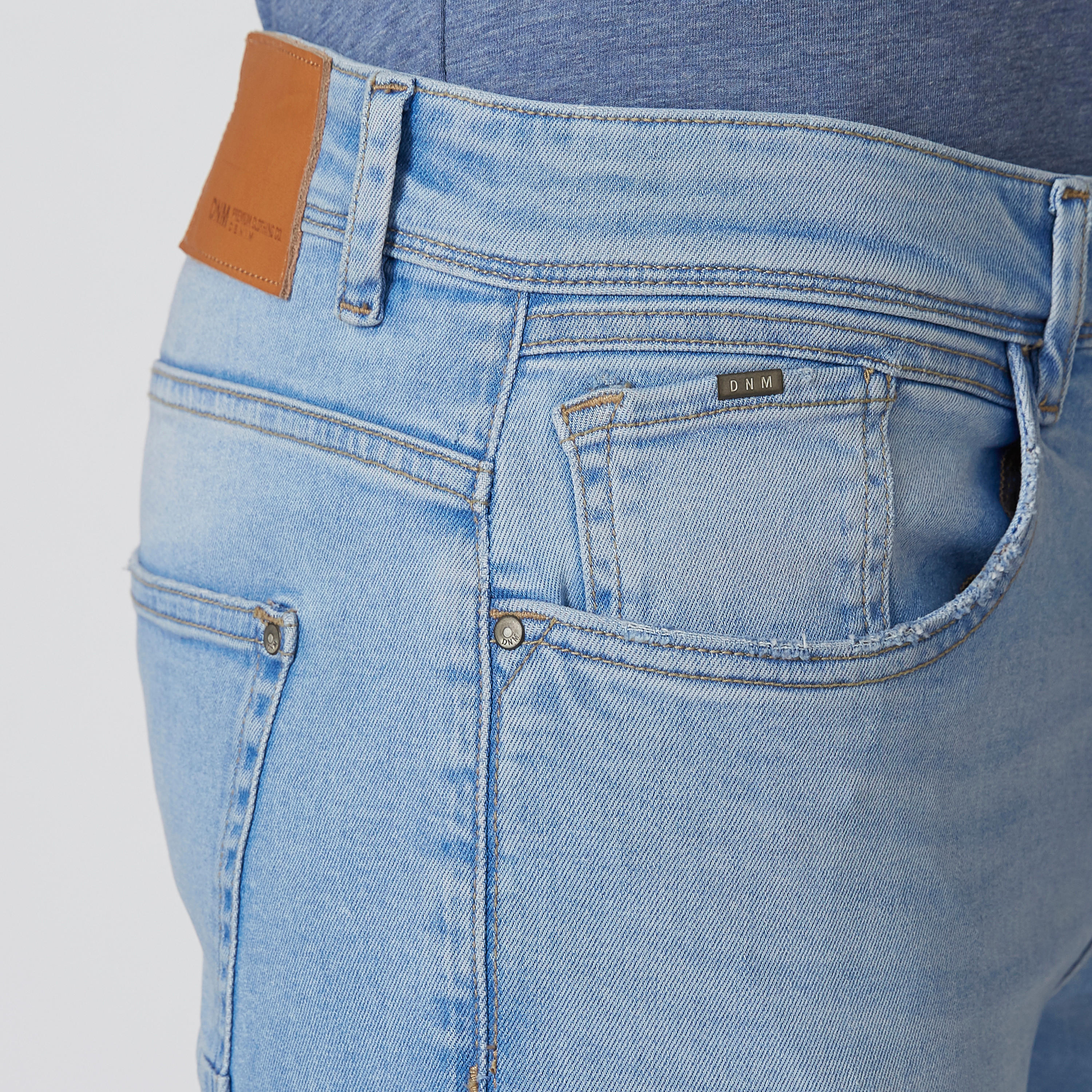 بنطلون جينز طويل بجيوب وحلقات للحزام-men-clothing-bottoms-jeans-image-5