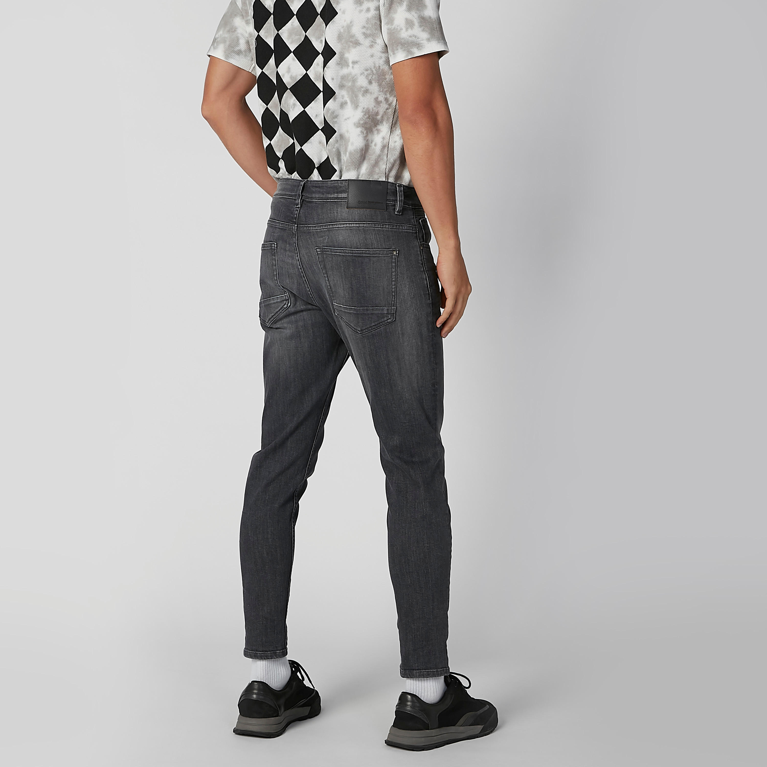 بنطلون جينز سادة طويل بجيوب وحلقات للحزام-men-clothing-bottoms-jeans-image-3