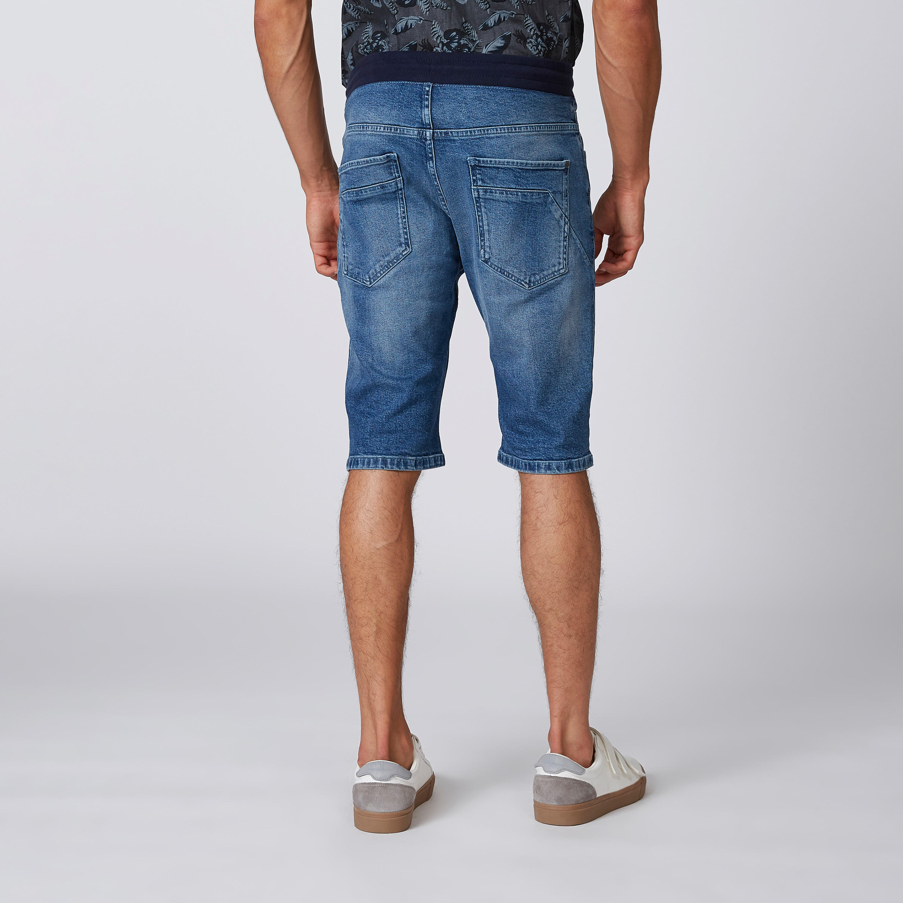 شورت دينم سادة بخصر مطاطي ورباط-men-clothing-bottoms-shorts-image-3