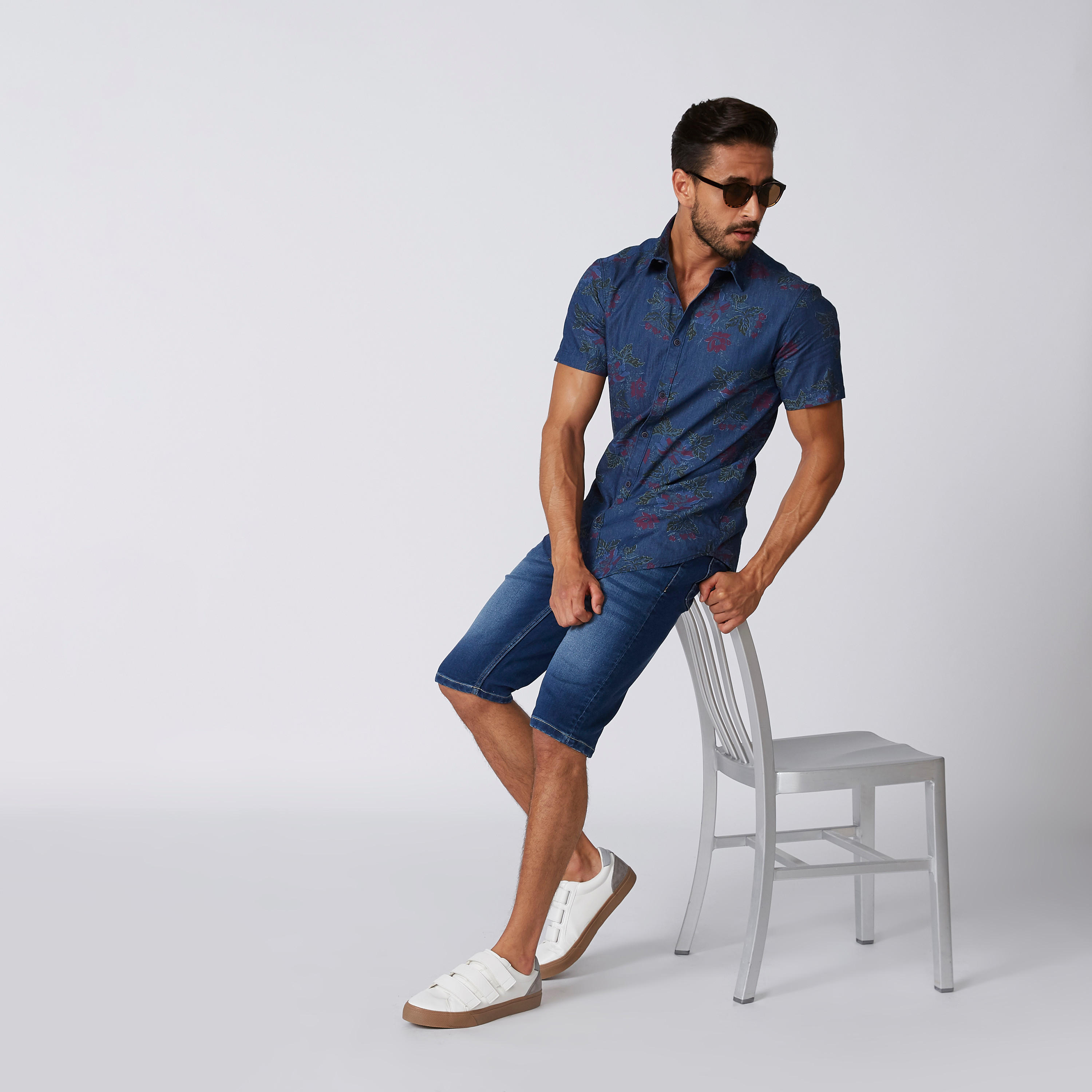 شورت دينم سادة بخصر متوسط الارتفاع وجيوب-men-clothing-bottoms-shorts-image-1