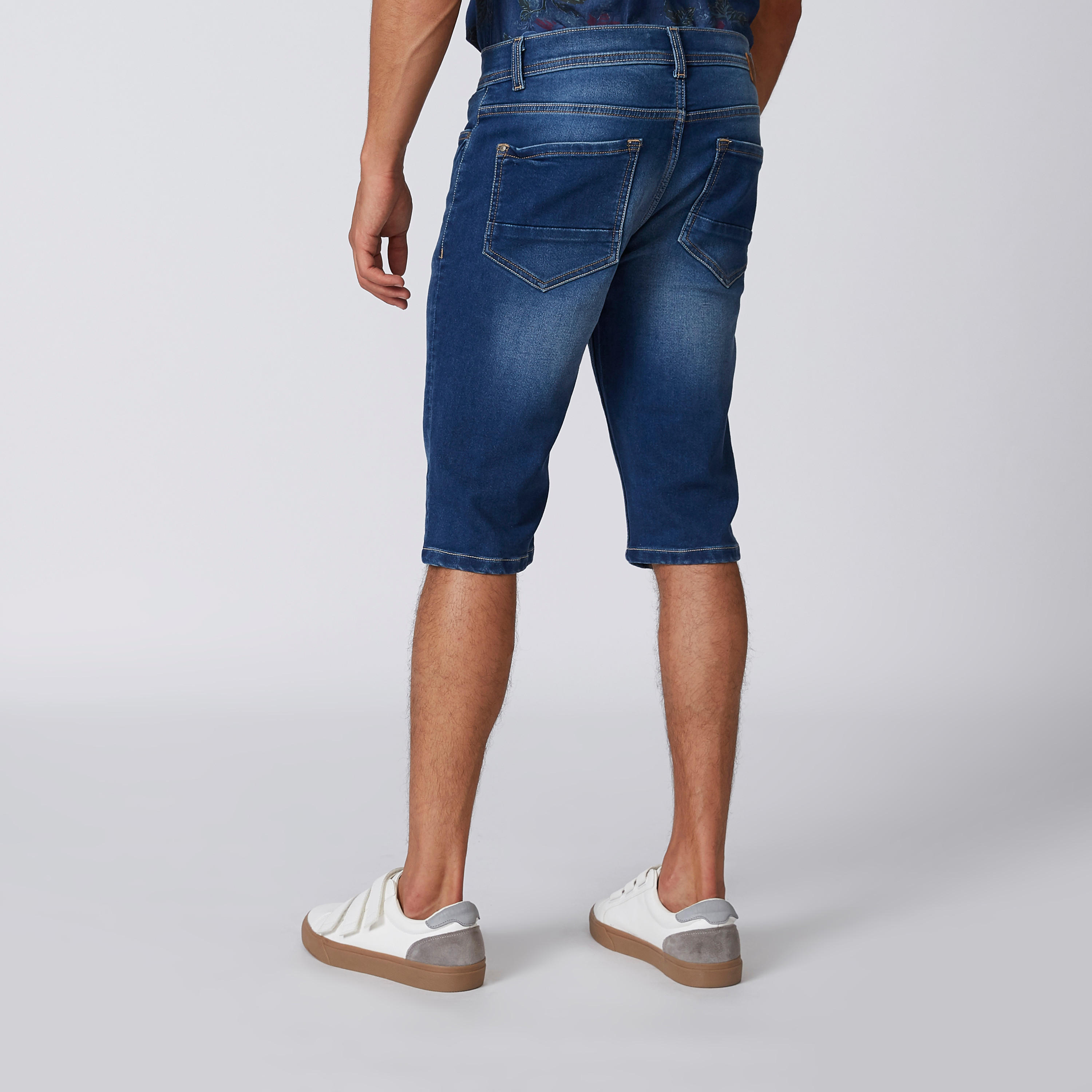 شورت دينم سادة بخصر متوسط الارتفاع وجيوب-men-clothing-bottoms-shorts-image-2