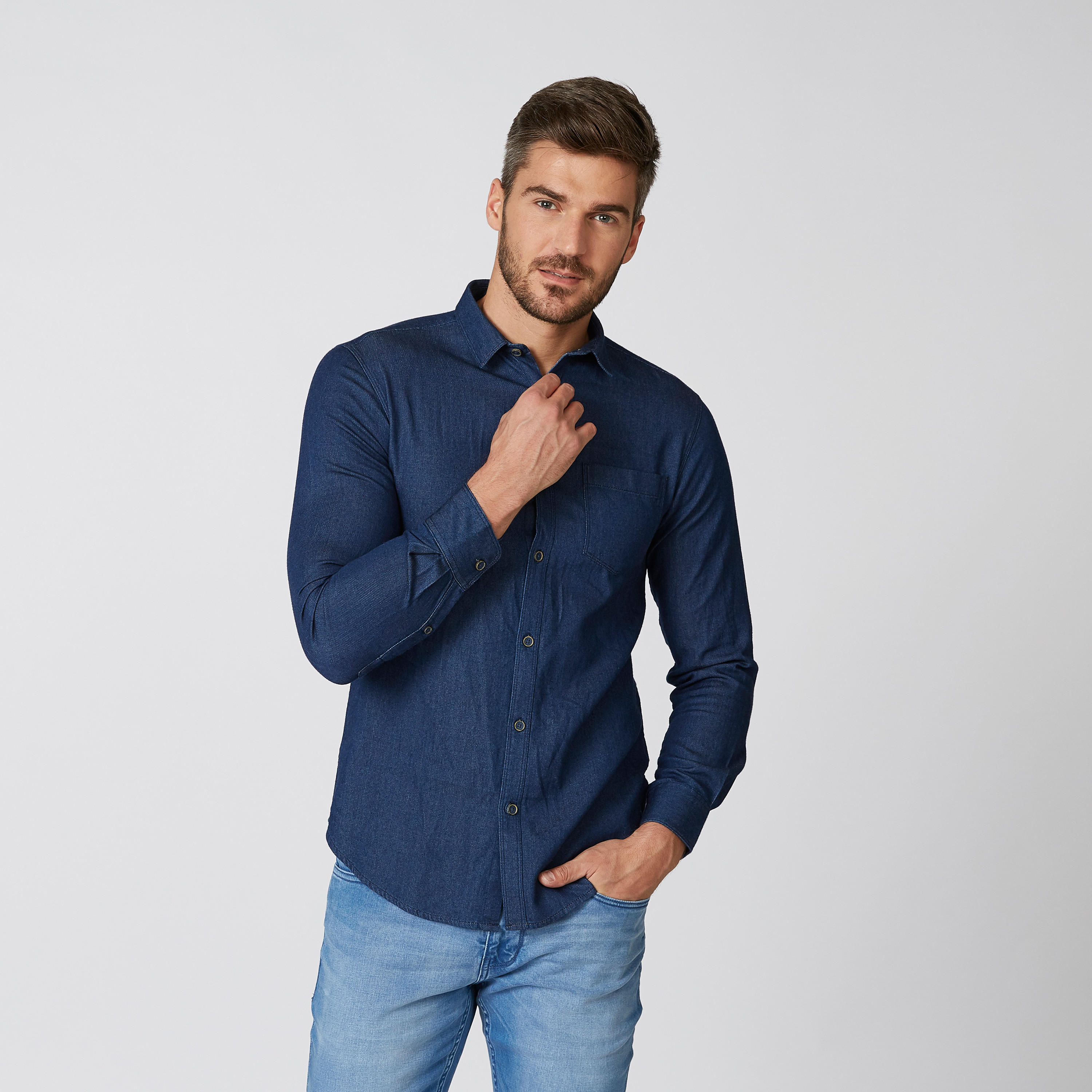 قميص دينم سادة بقصّة سليم وياقة عاديّة وأكمام طويلة-men-clothing-shirts-image-6