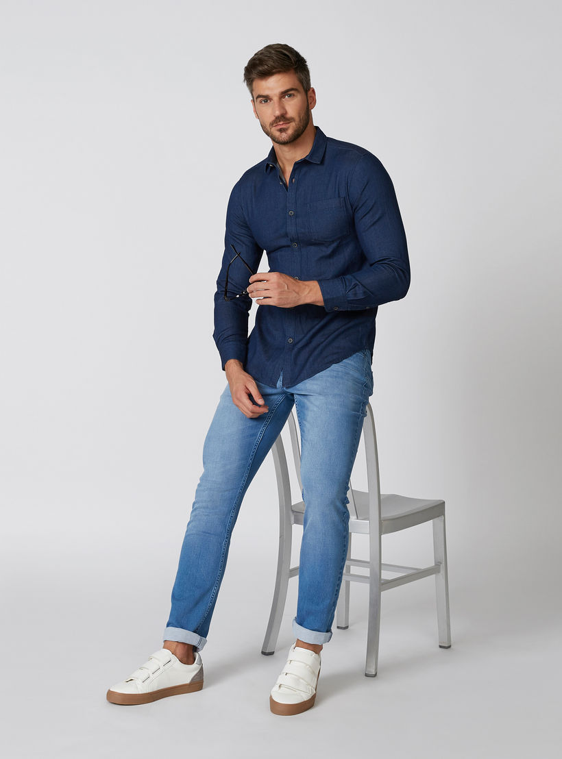 قميص دينم سادة بقصّة سليم وياقة عاديّة وأكمام طويلة-men-clothing-shirts-image-5