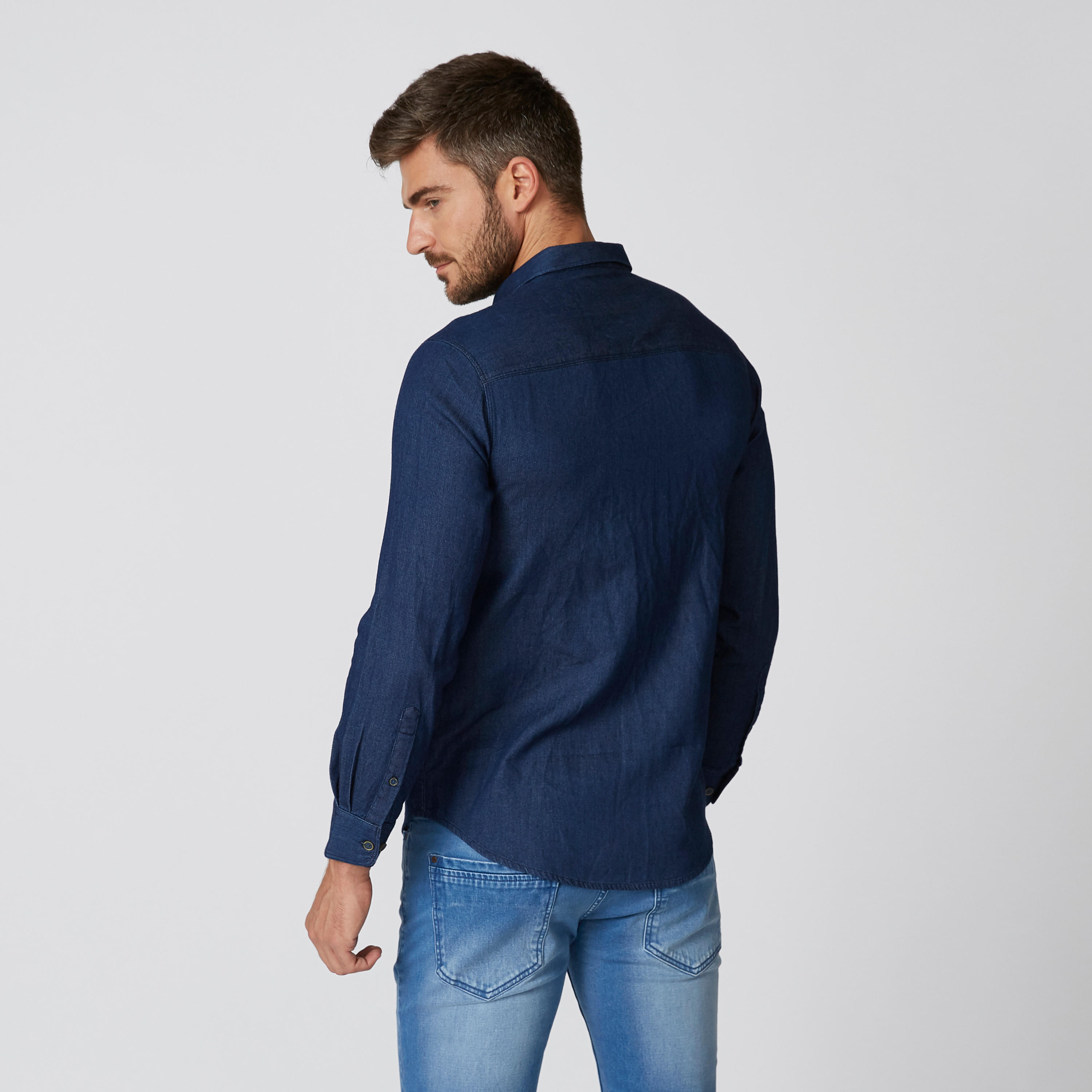 قميص دينم سادة بقصّة سليم وياقة عاديّة وأكمام طويلة-men-clothing-shirts-image-4
