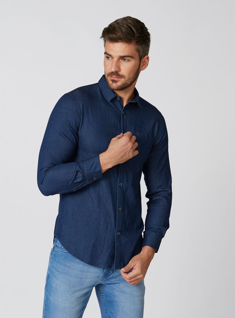 قميص دينم سادة بقصّة سليم وياقة عاديّة وأكمام طويلة-men-clothing-shirts-image-3