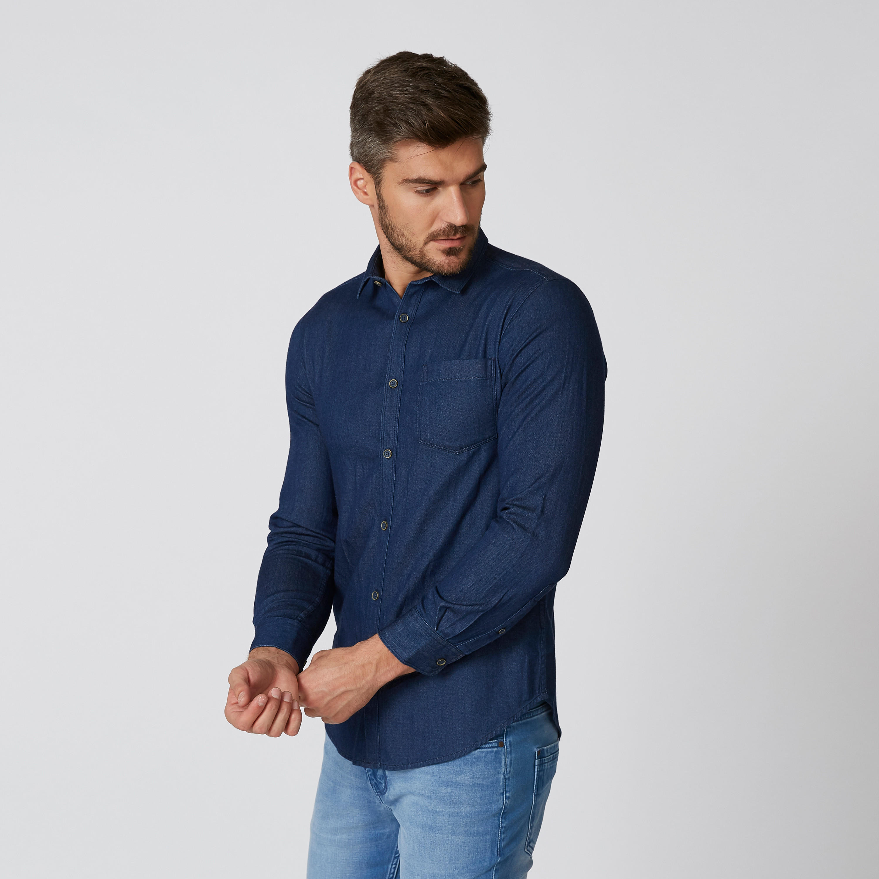 قميص دينم سادة بقصّة سليم وياقة عاديّة وأكمام طويلة-men-clothing-shirts-image-2